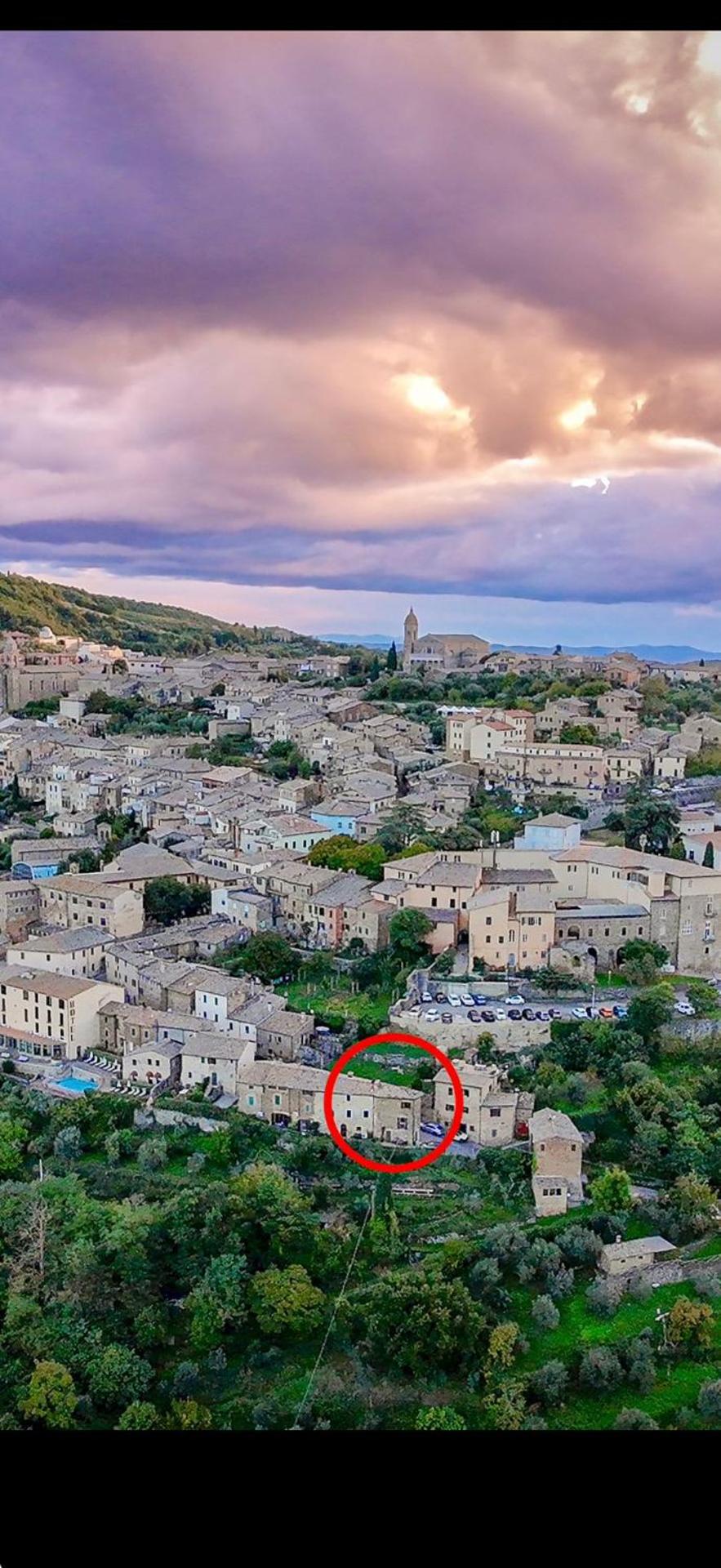 CORNER NEST IN MONTALCINO
