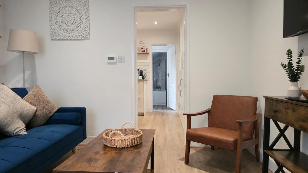 Cosy 2-Bed House with Garden & Free Parking, Soton