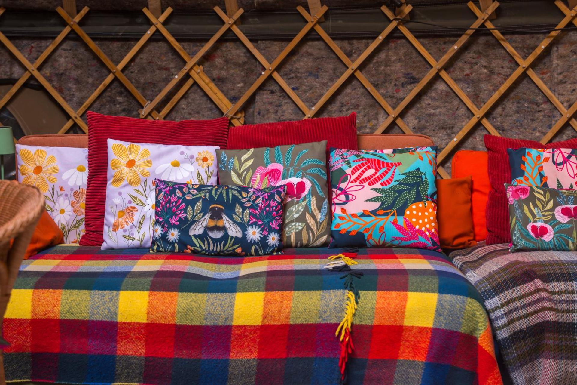 Giant Yurt Sleeping 8 with Spa, Catering, Walled Gardens, Nature Reserve, Free Parking