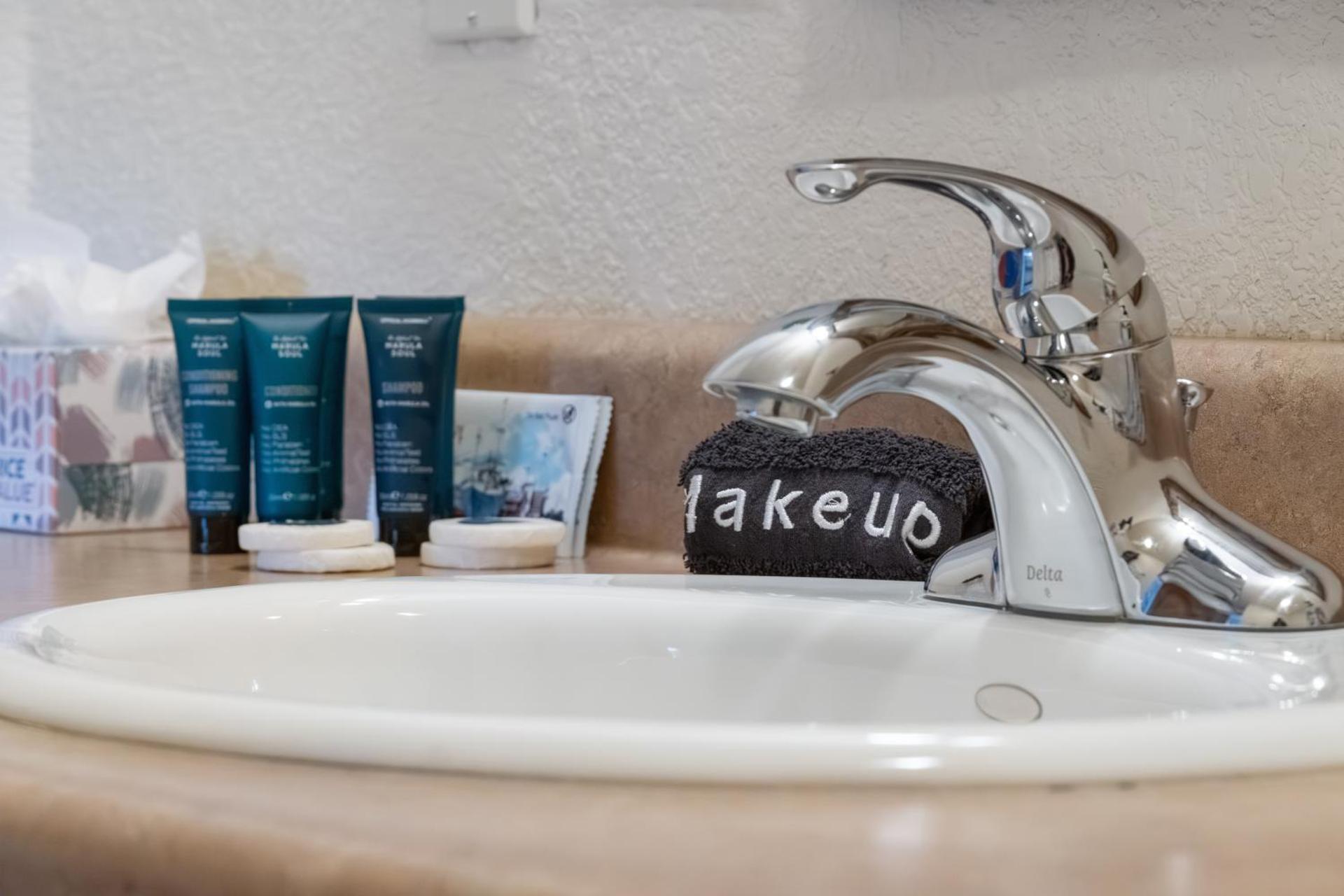 The Loose Moose Lodge #6 at Downtown Grand Lake