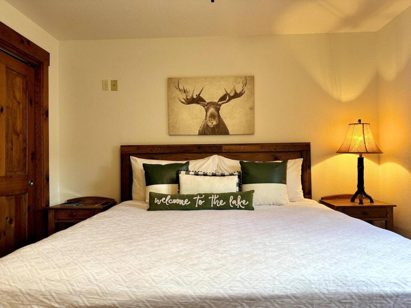 The Loose Moose Lodge #8 at Downtown Grand Lake