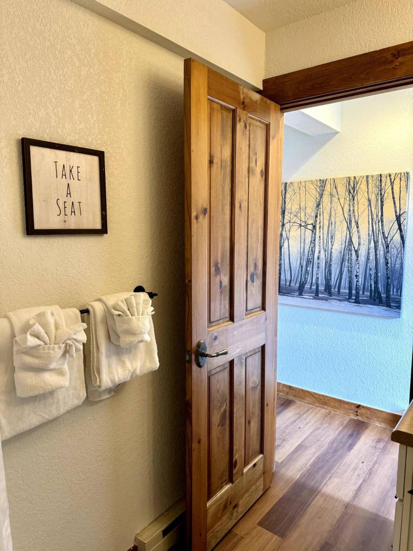 The Loose Moose Lodge #8 at Downtown Grand Lake