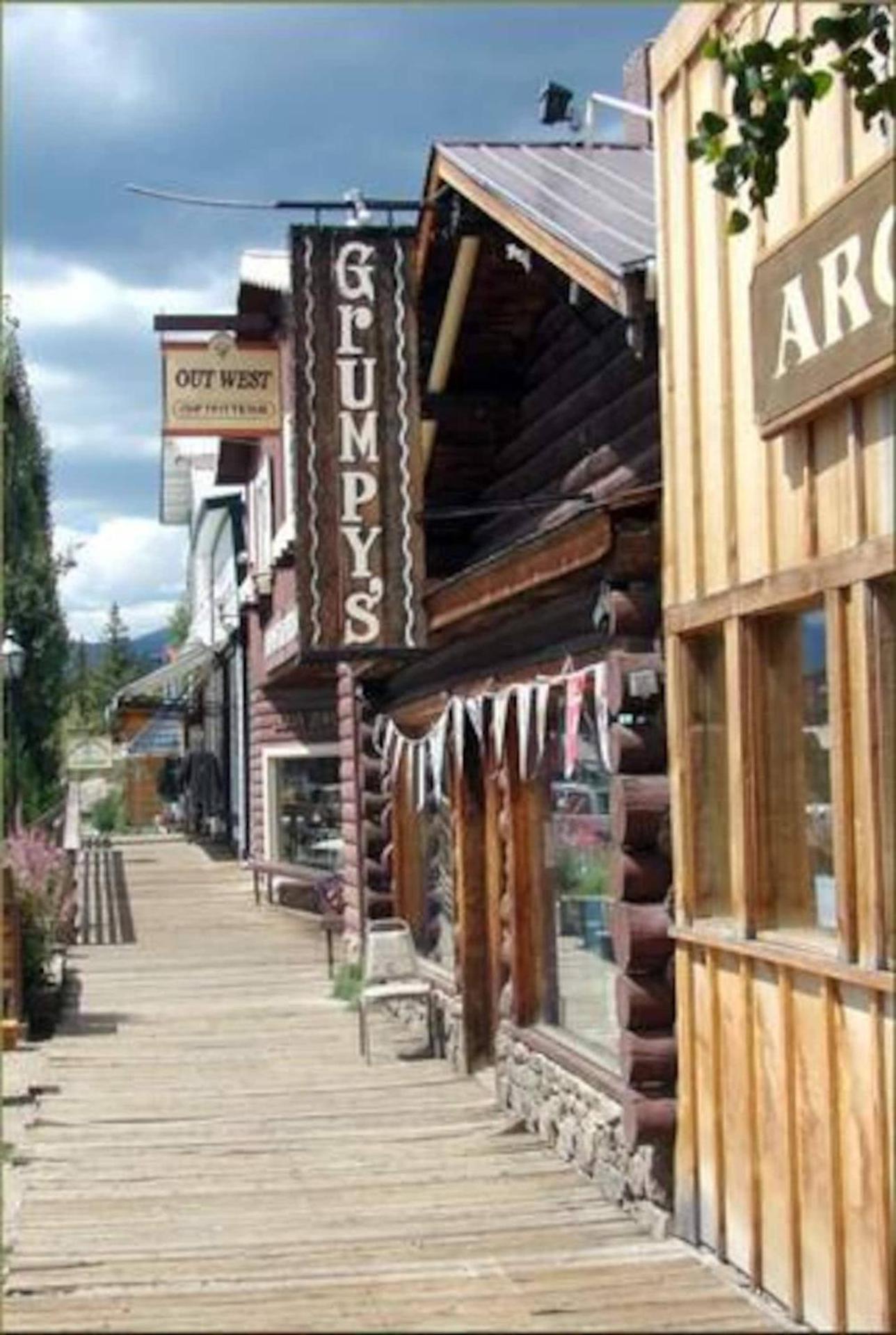 The Loose Moose Lodge #8 at Downtown Grand Lake