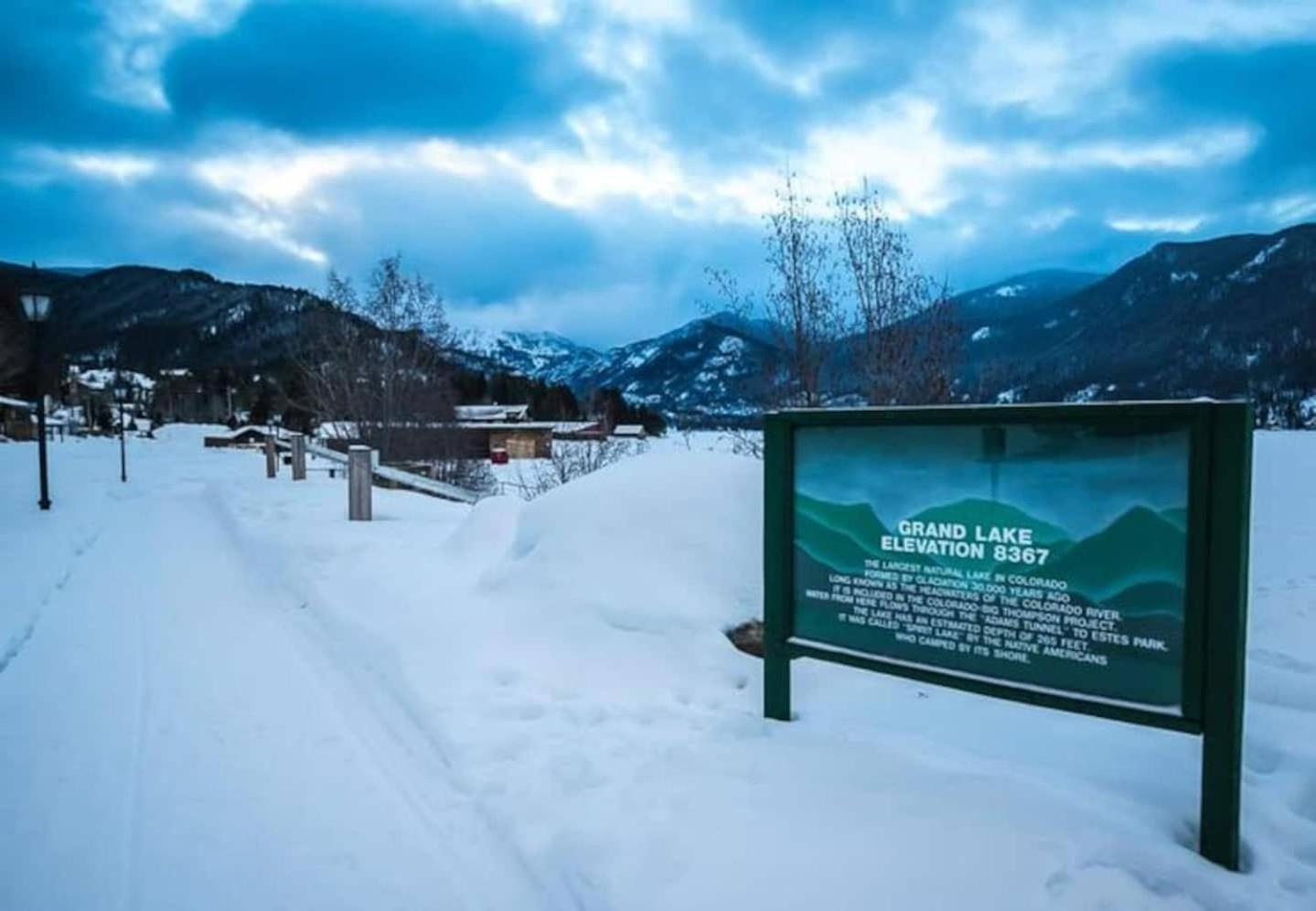 The Loose Moose Lodge #8 at Downtown Grand Lake