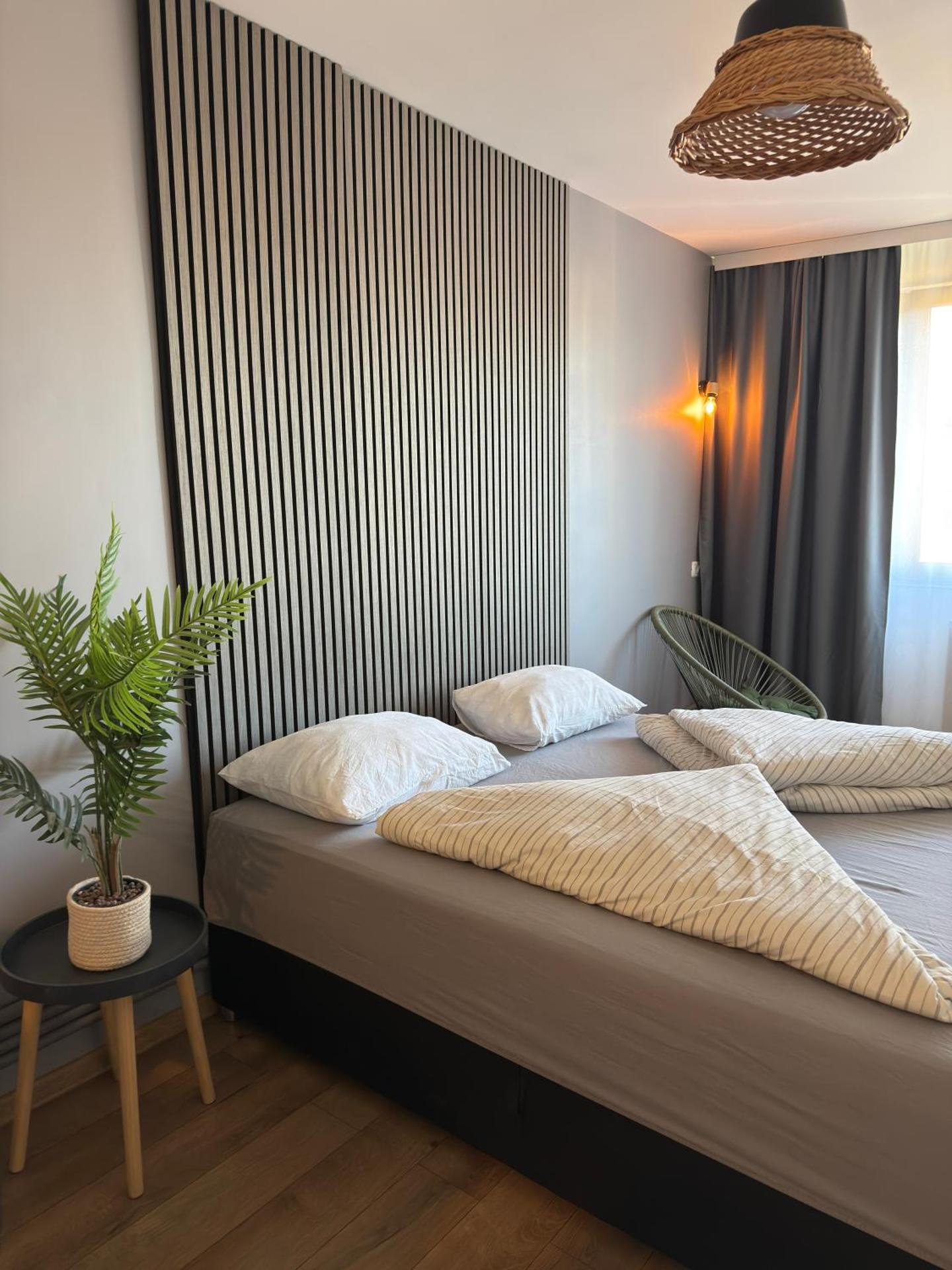 Victoria 1 Room Apartment- Self Check in 24h