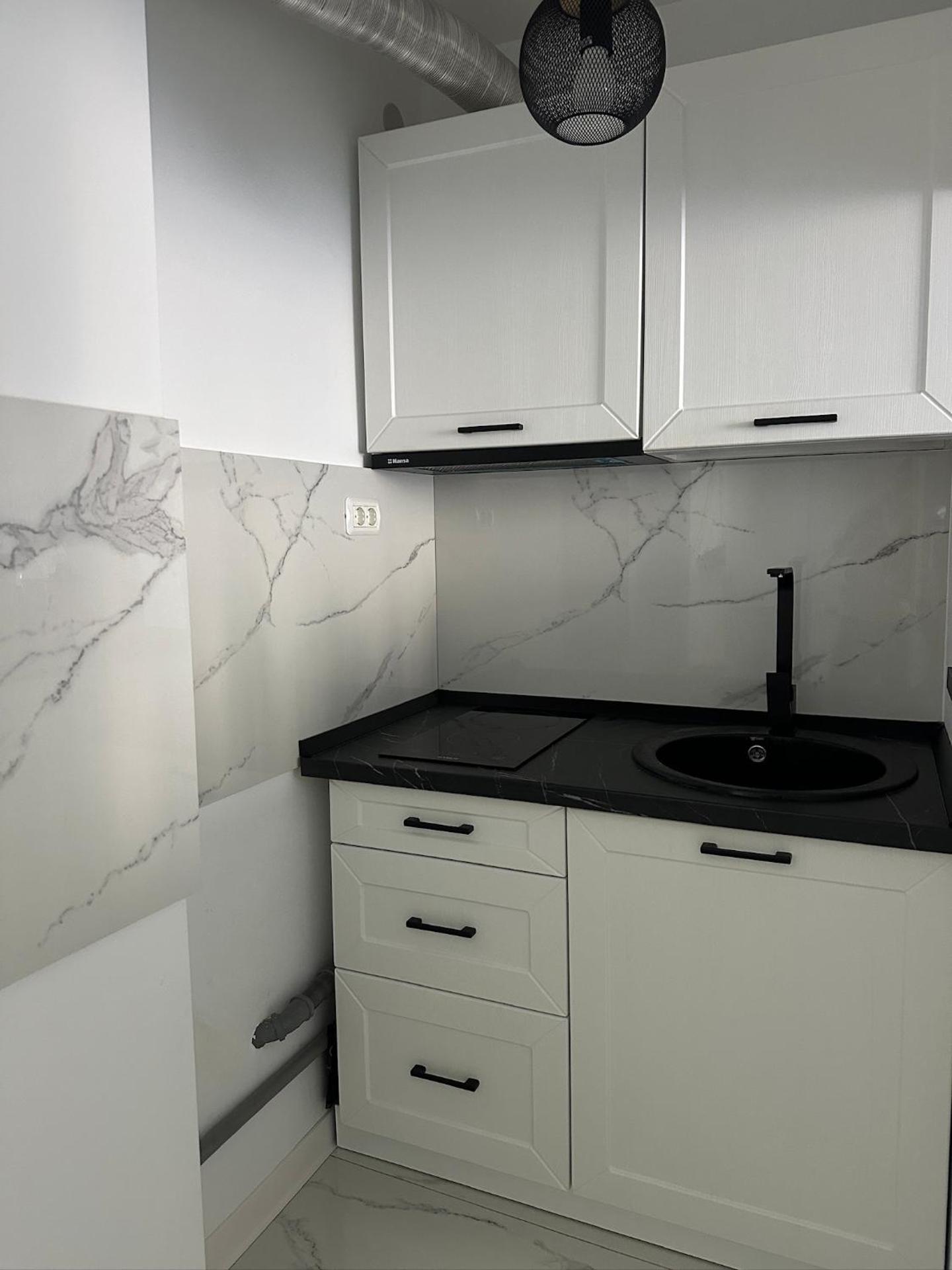 Victoria 1 Room Apartment- Self Check in 24h