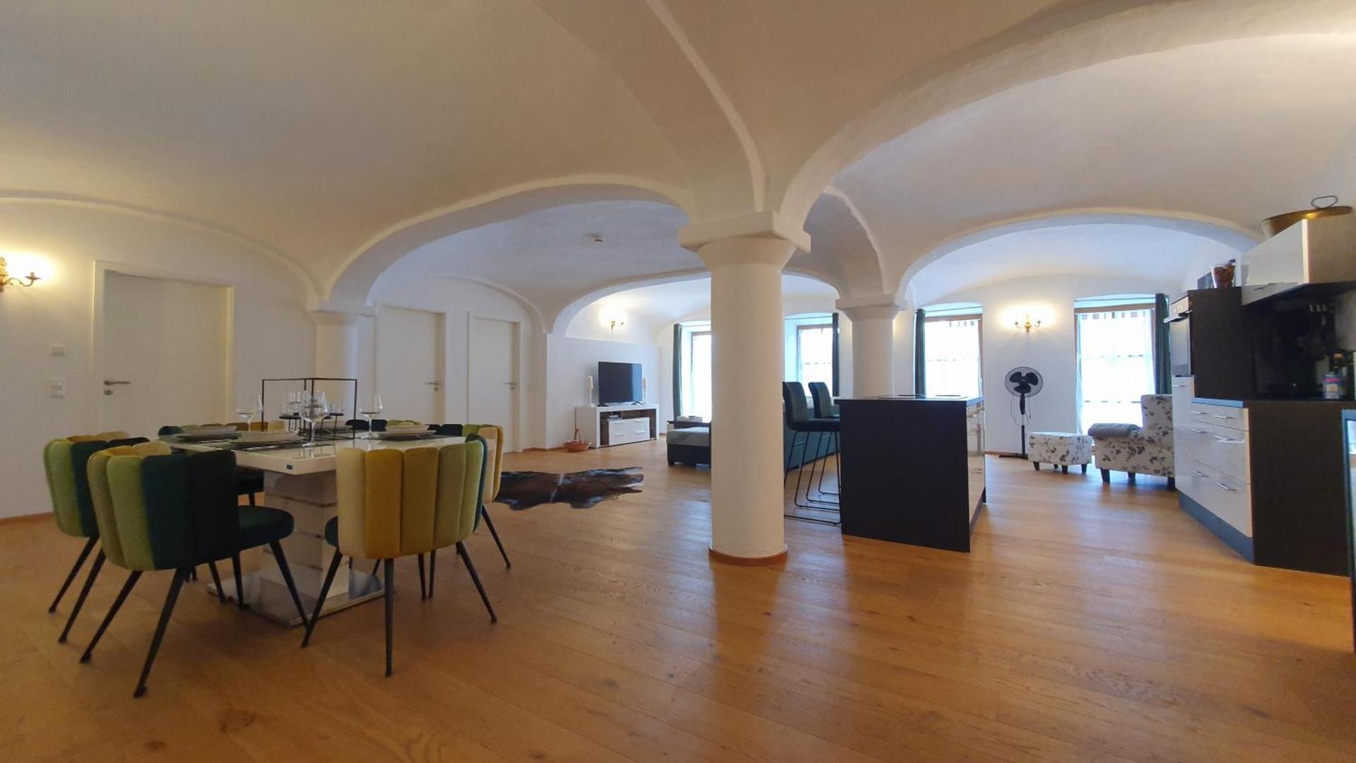 Communal lounge/ TV room