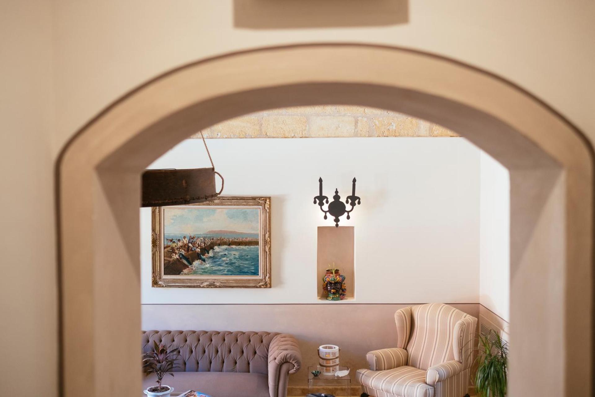 Communal lounge/ TV room