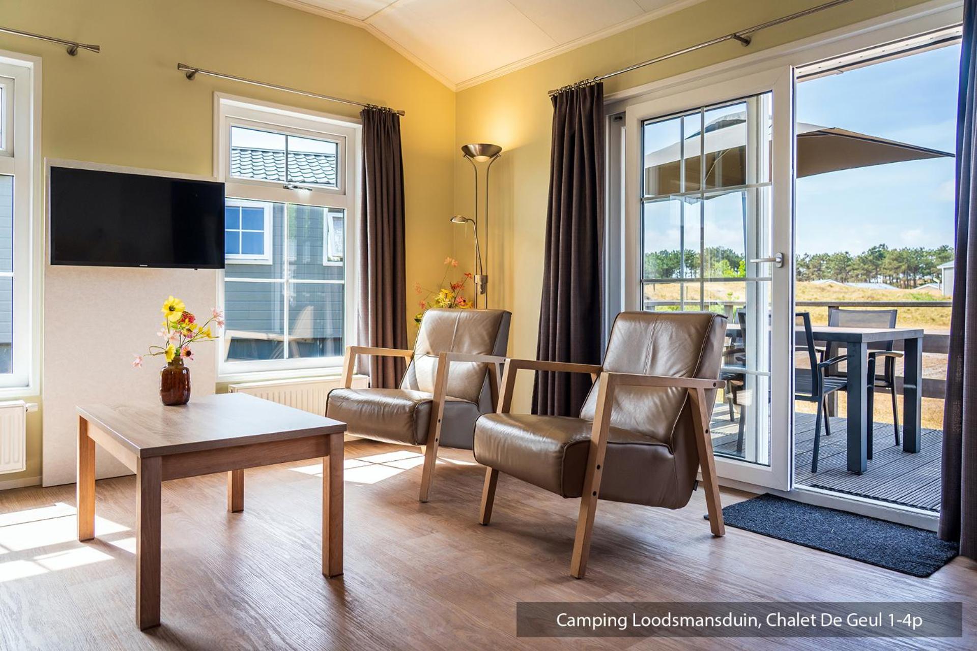 Communal lounge/ TV room