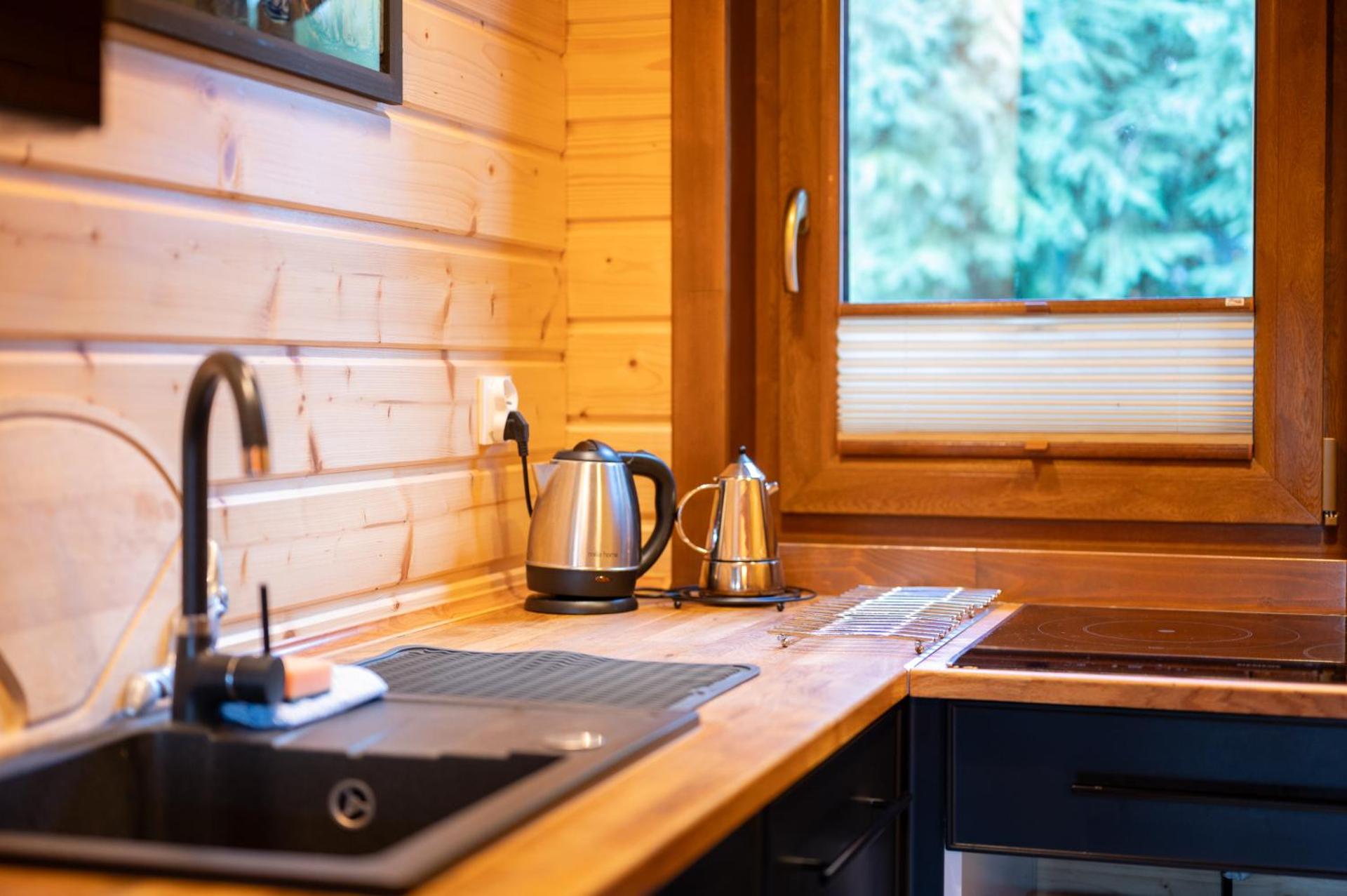 DOMKI JANOSIK Janosik Premium - prywatna posesja i wyższy standard