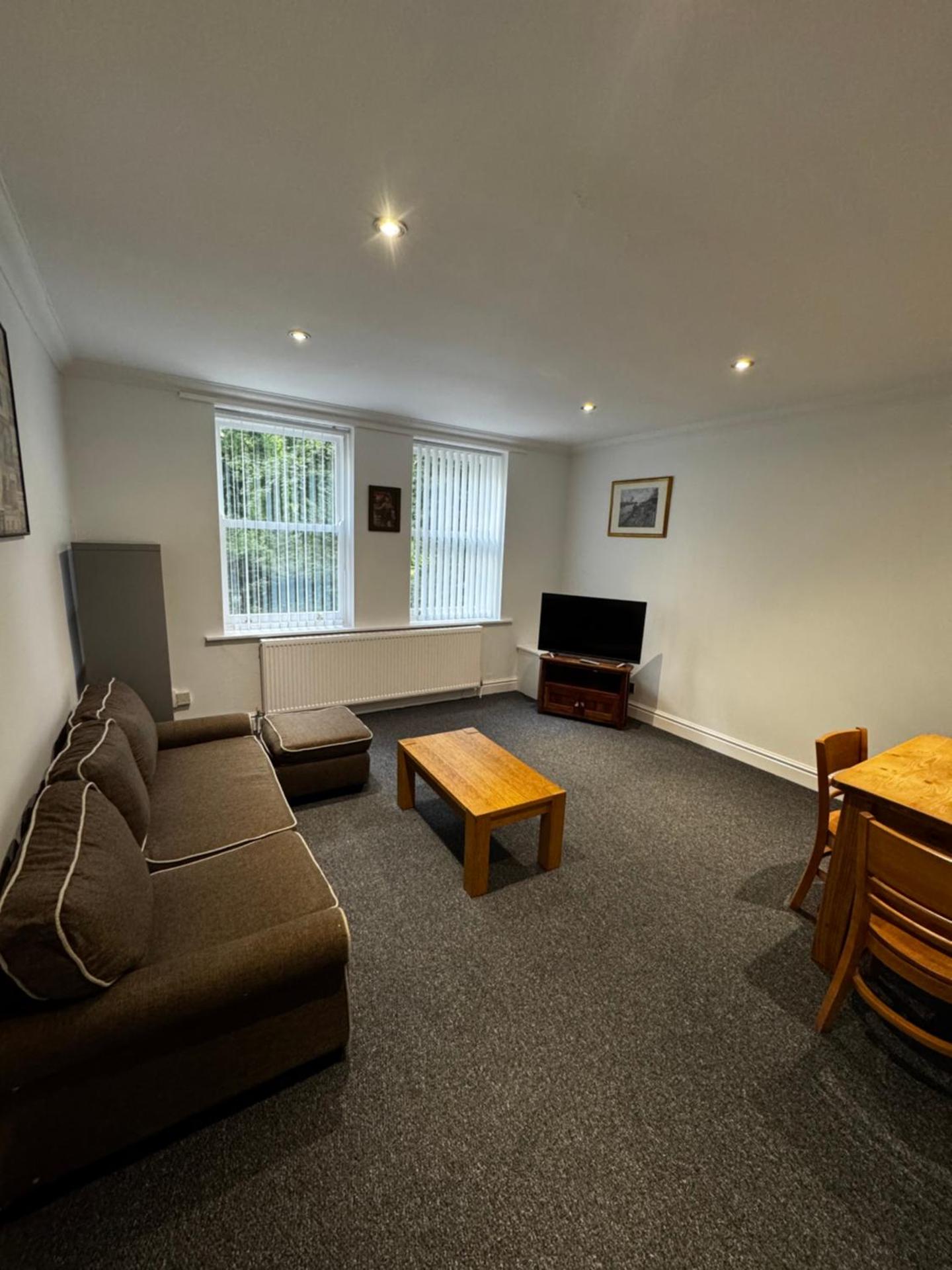 No 4 AT SANDRINGHAM - LARGE 2 BED NEAR SEFTON PARK