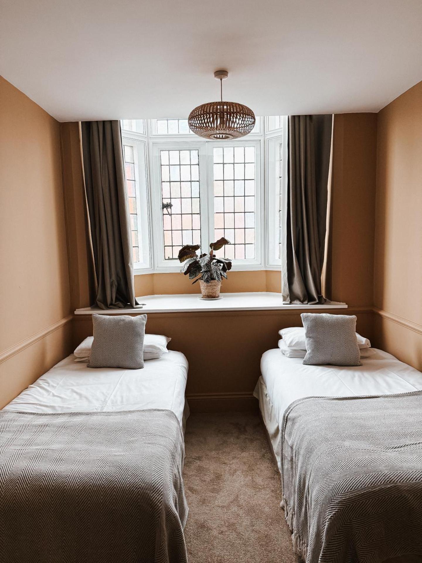 Twin Room with Private External Bathroom