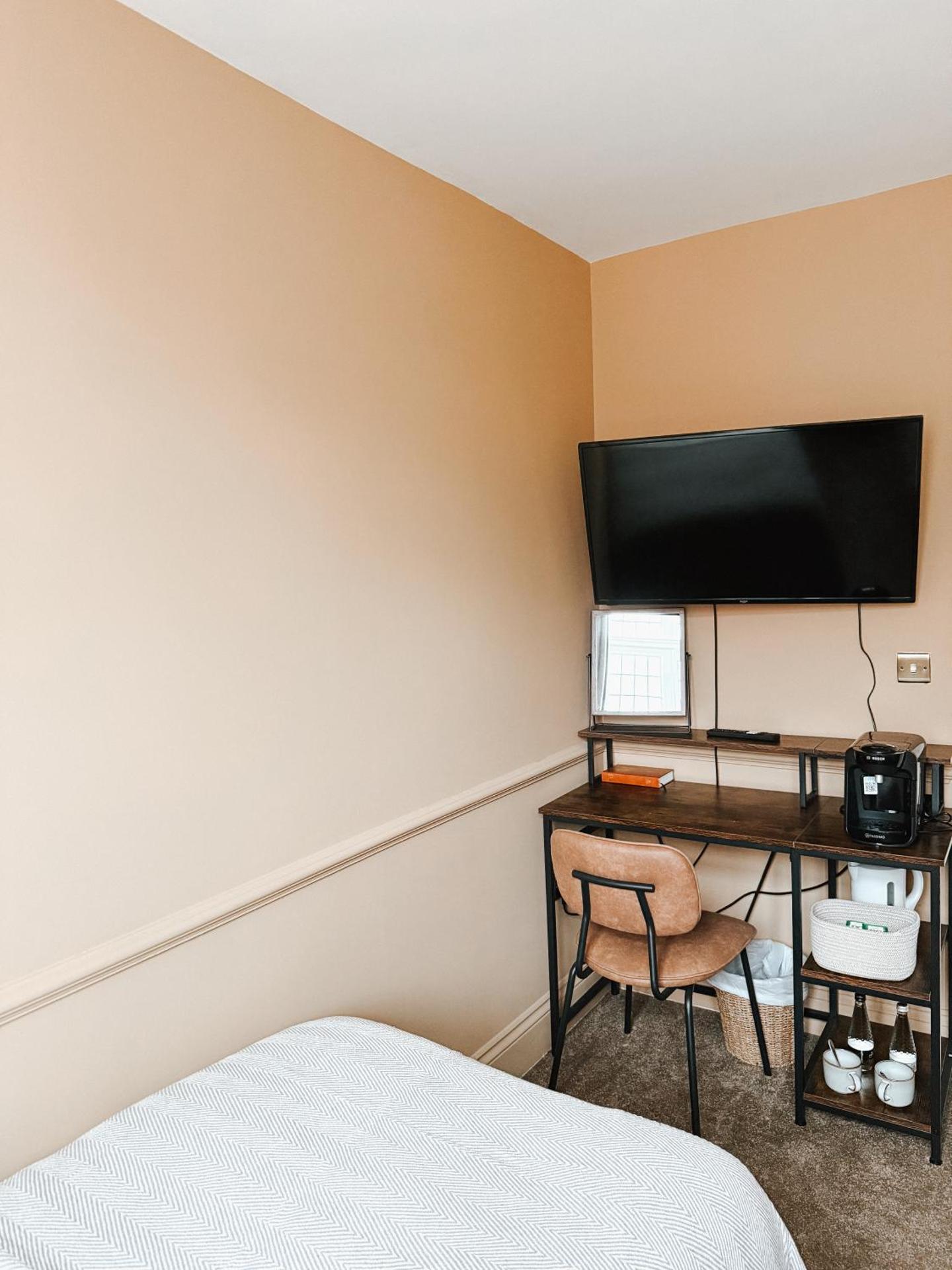 Twin Room with Private External Bathroom