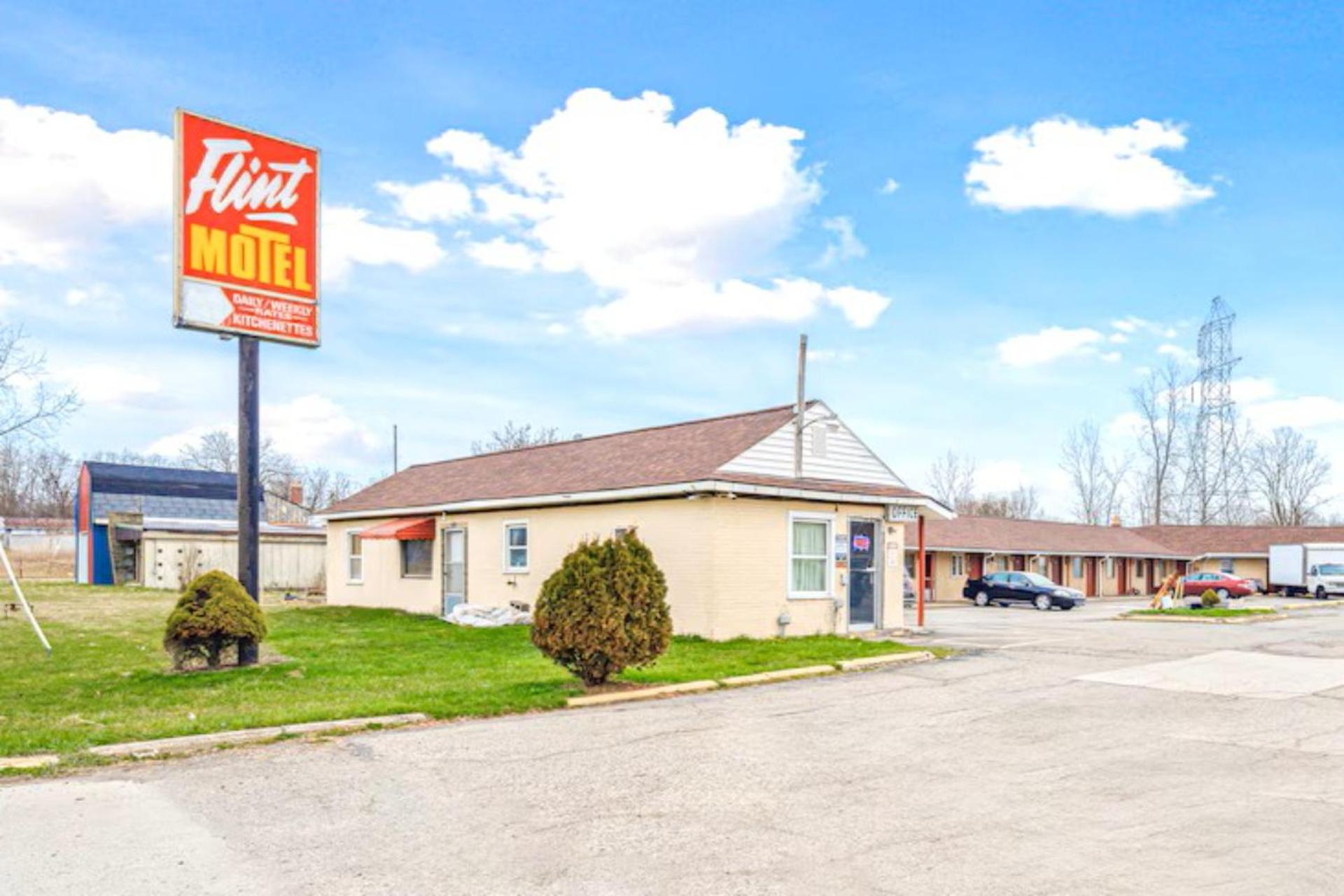 Flint Motel by OYO MI Near I-475