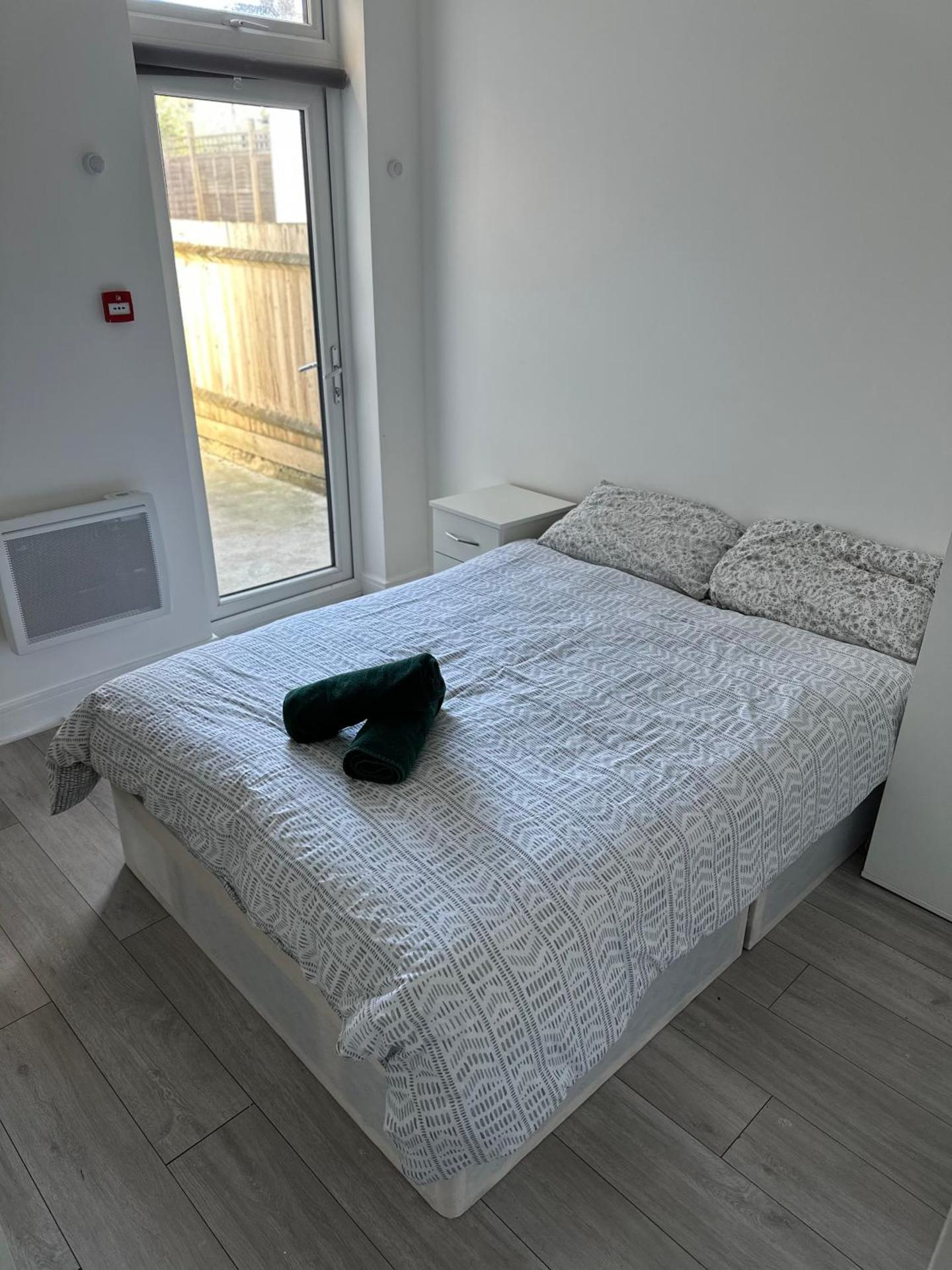 Comfort Stays East Croydon Station