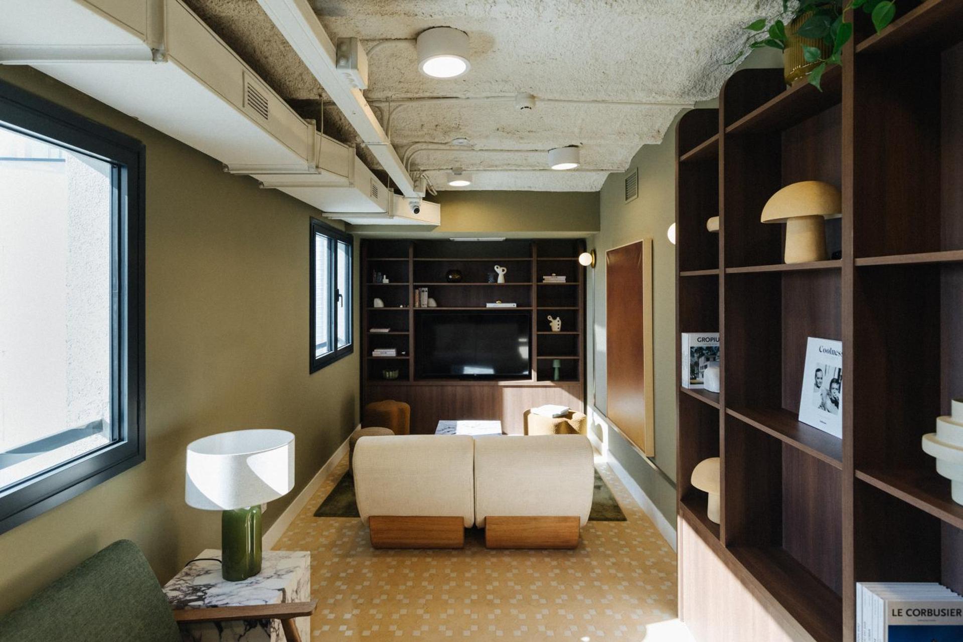 Communal lounge/ TV room