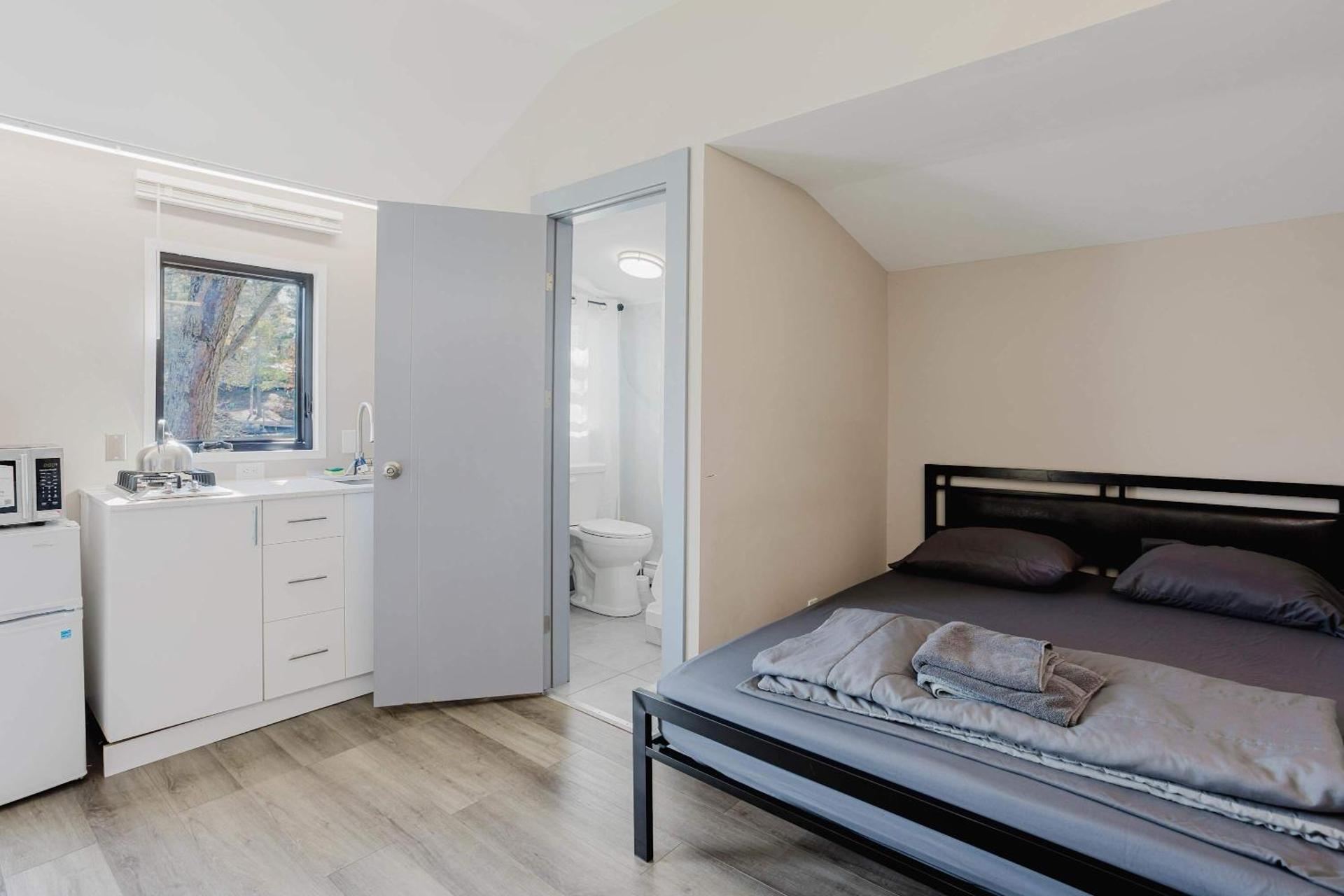 Studio Cottage #8 - Jack Pine