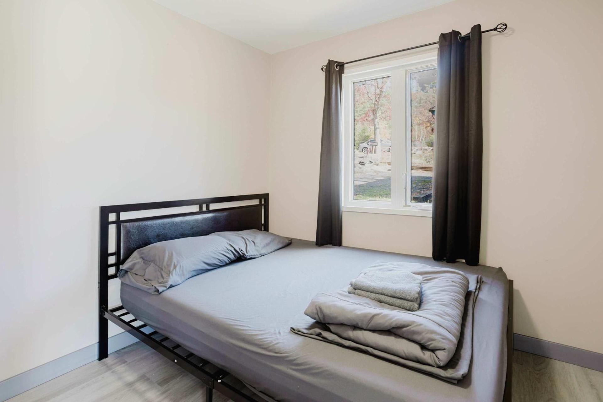 2-Bedroom Cottage #10 - Pitch Pine