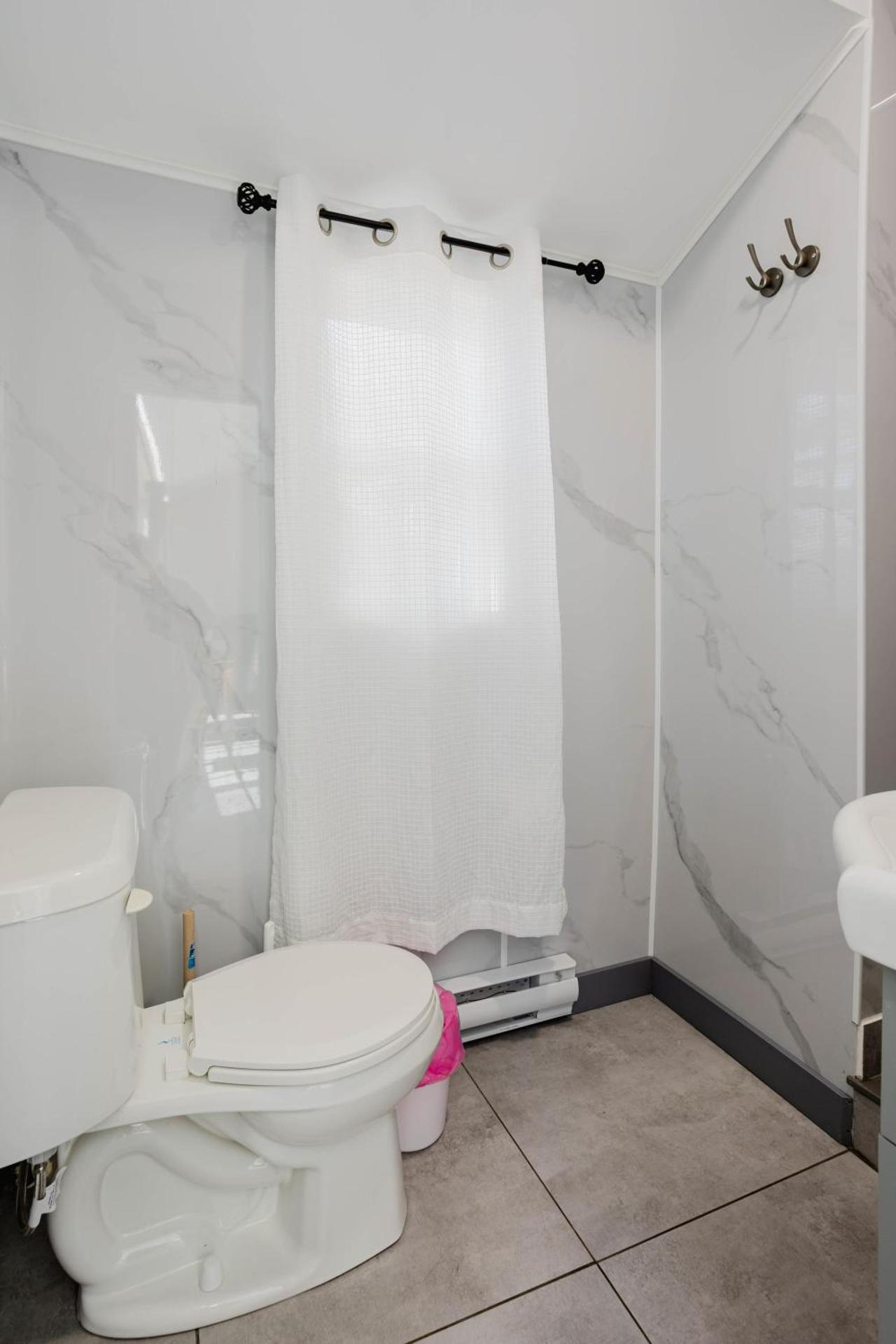 2-Bedroom Cottage #11 - Red Pine