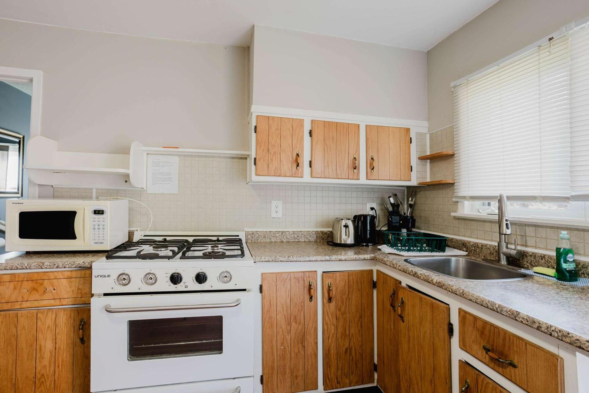 Pine Lake 3-Bedroom Cottage #12 - The Gallery