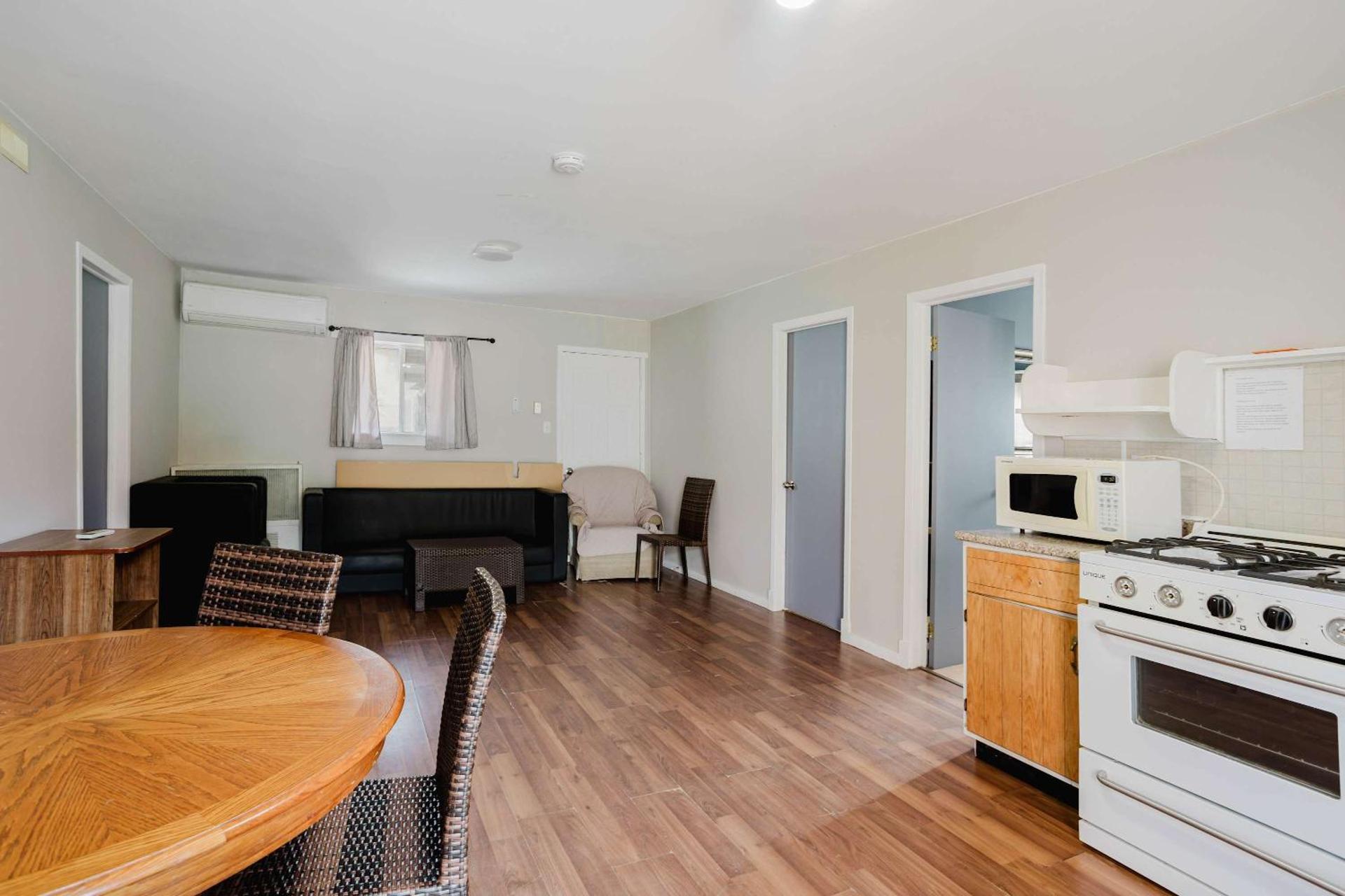 Pine Lake 3-Bedroom Cottage #12 - The Gallery