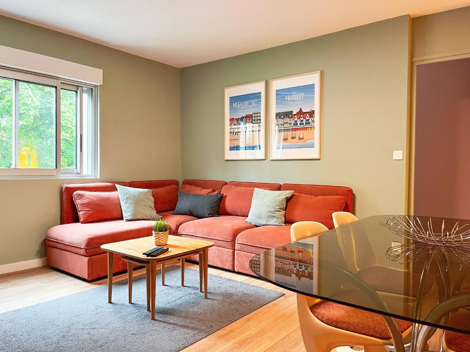 Communal lounge/ TV room