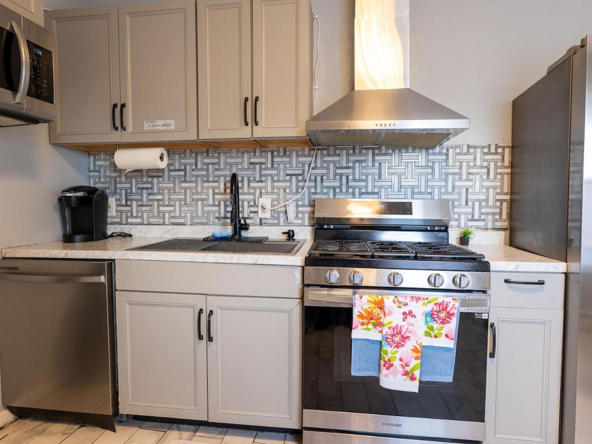 New 3 BR Apt in Elizabeth Railroad Style Path Train Bus Hospital EWR Airport NJ Manhattan NYC