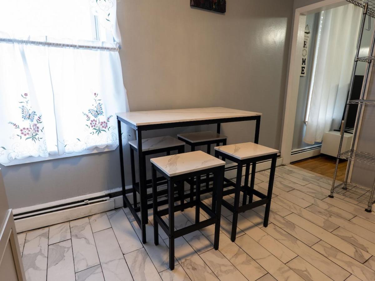 New 3 BR Apt in Elizabeth Railroad Style Path Train Bus Hospital EWR Airport NJ Manhattan NYC