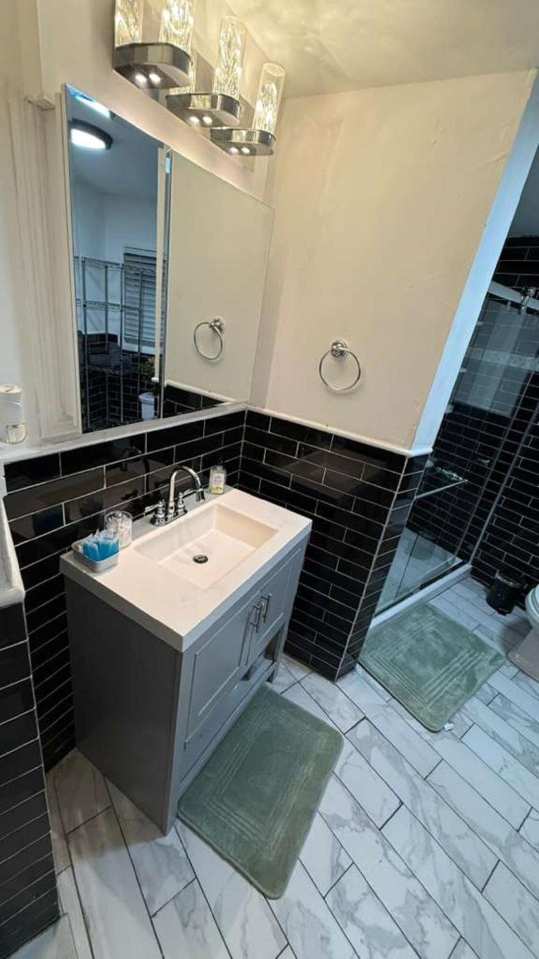 New 3 BR Apt in Elizabeth Railroad Style Path Train Bus Hospital EWR Airport NJ Manhattan NYC