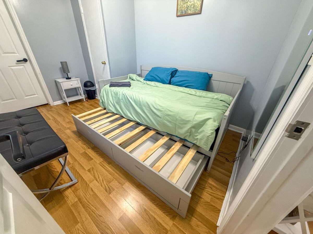 New 3 BR Apt in Elizabeth Railroad Style Path Train Bus Hospital EWR Airport NJ Manhattan NYC