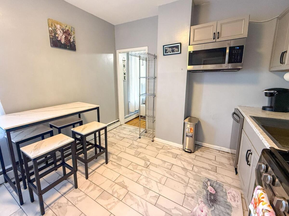 New 3 BR Apt in Elizabeth Railroad Style Path Train Bus Hospital EWR Airport NJ Manhattan NYC