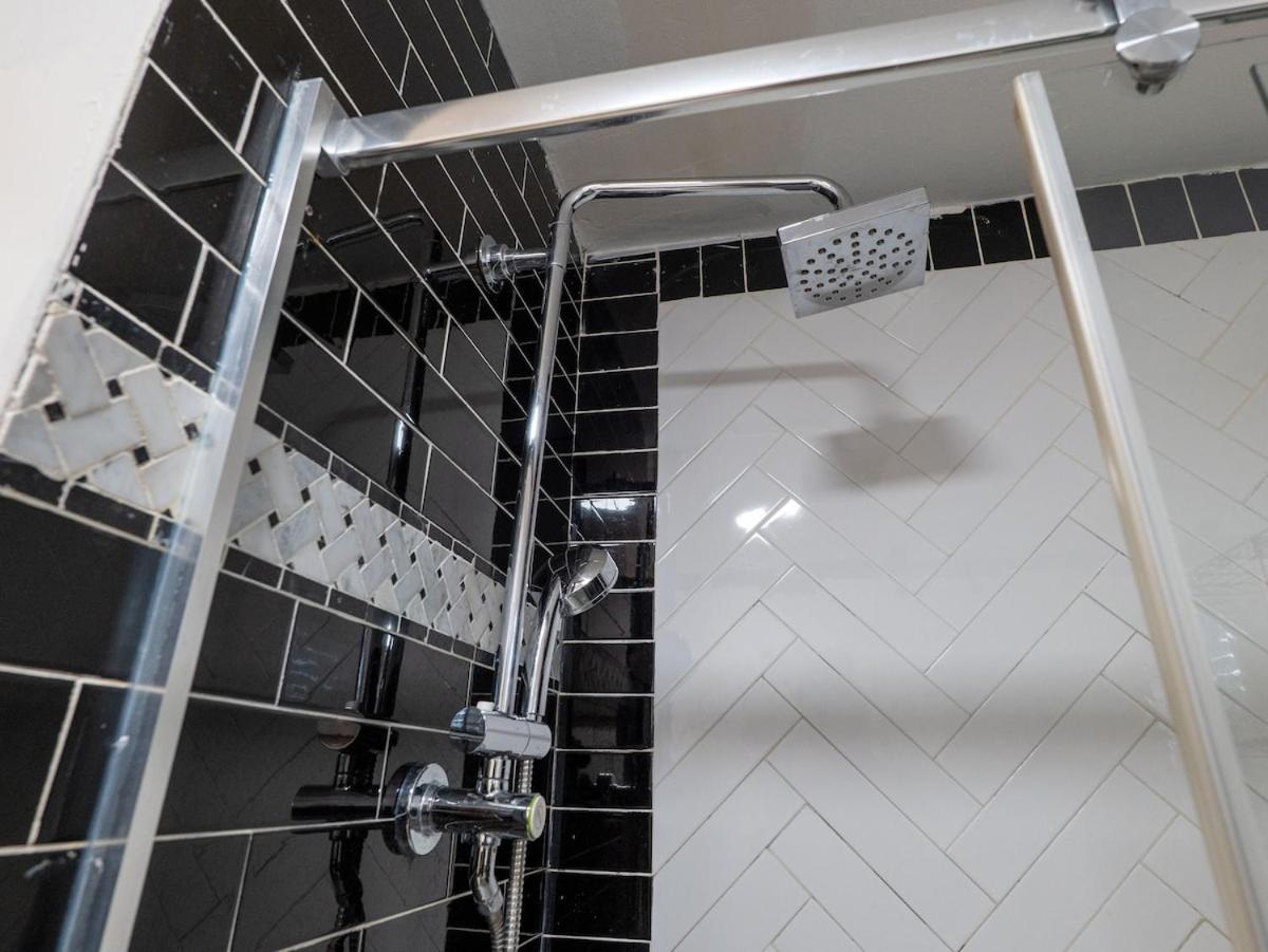 New 3 BR Apt in Elizabeth Railroad Style Path Train Bus Hospital EWR Airport NJ Manhattan NYC