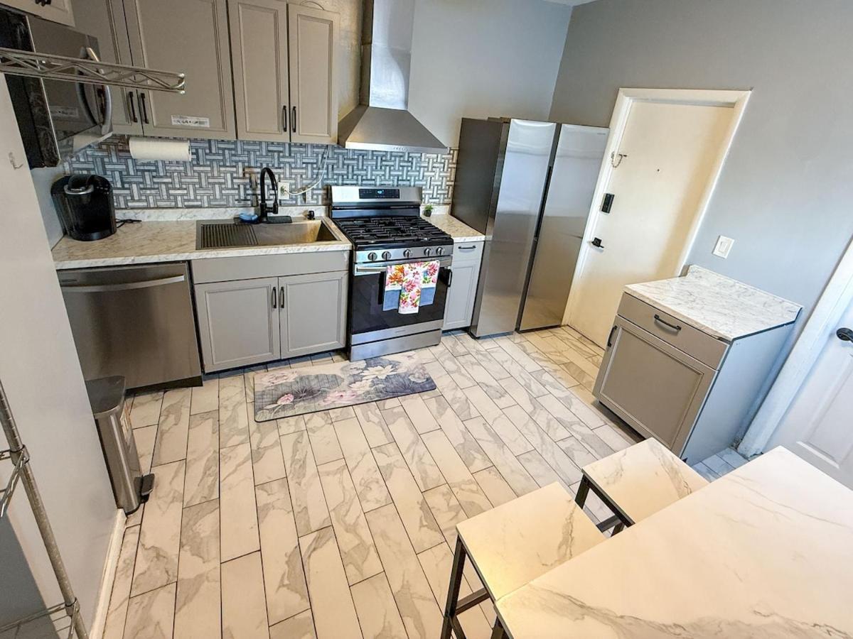 New 3 BR Apt in Elizabeth Railroad Style Path Train Bus Hospital EWR Airport NJ Manhattan NYC