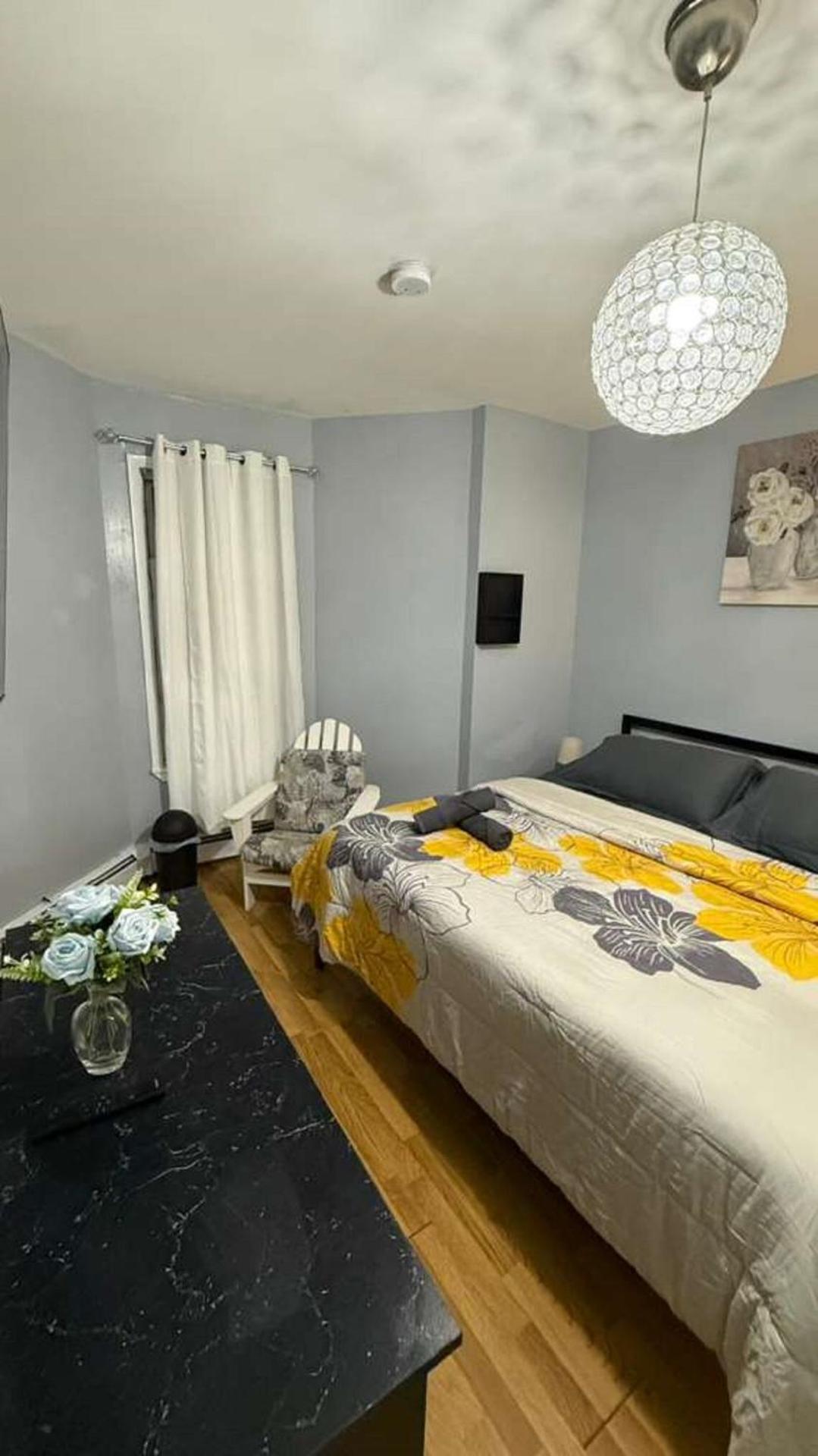 New 3 BR Apt in Elizabeth Railroad Style Path Train Bus Hospital EWR Airport NJ Manhattan NYC