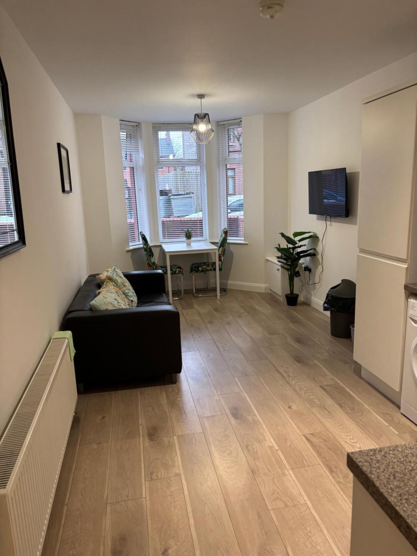 QUEENs STAYS BELFAST 1 bedroom apartment
