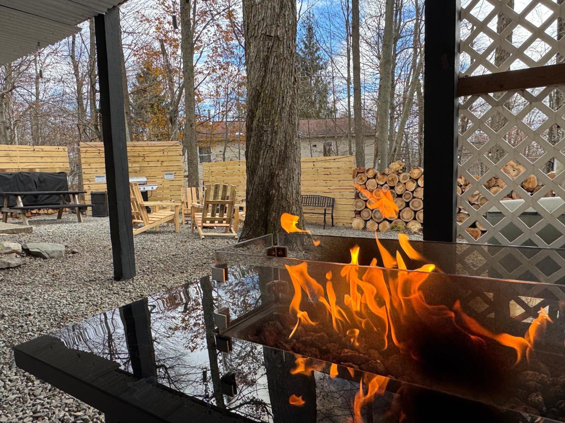 Casa Rosado @ Pocono II by Lake Hot Tub Camelback