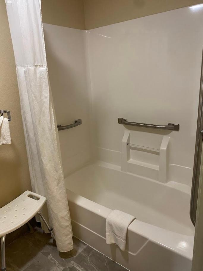 1 King Bed, Mobility Accessible Room, Bathtub w/ Grab Bars, Non-Smoking