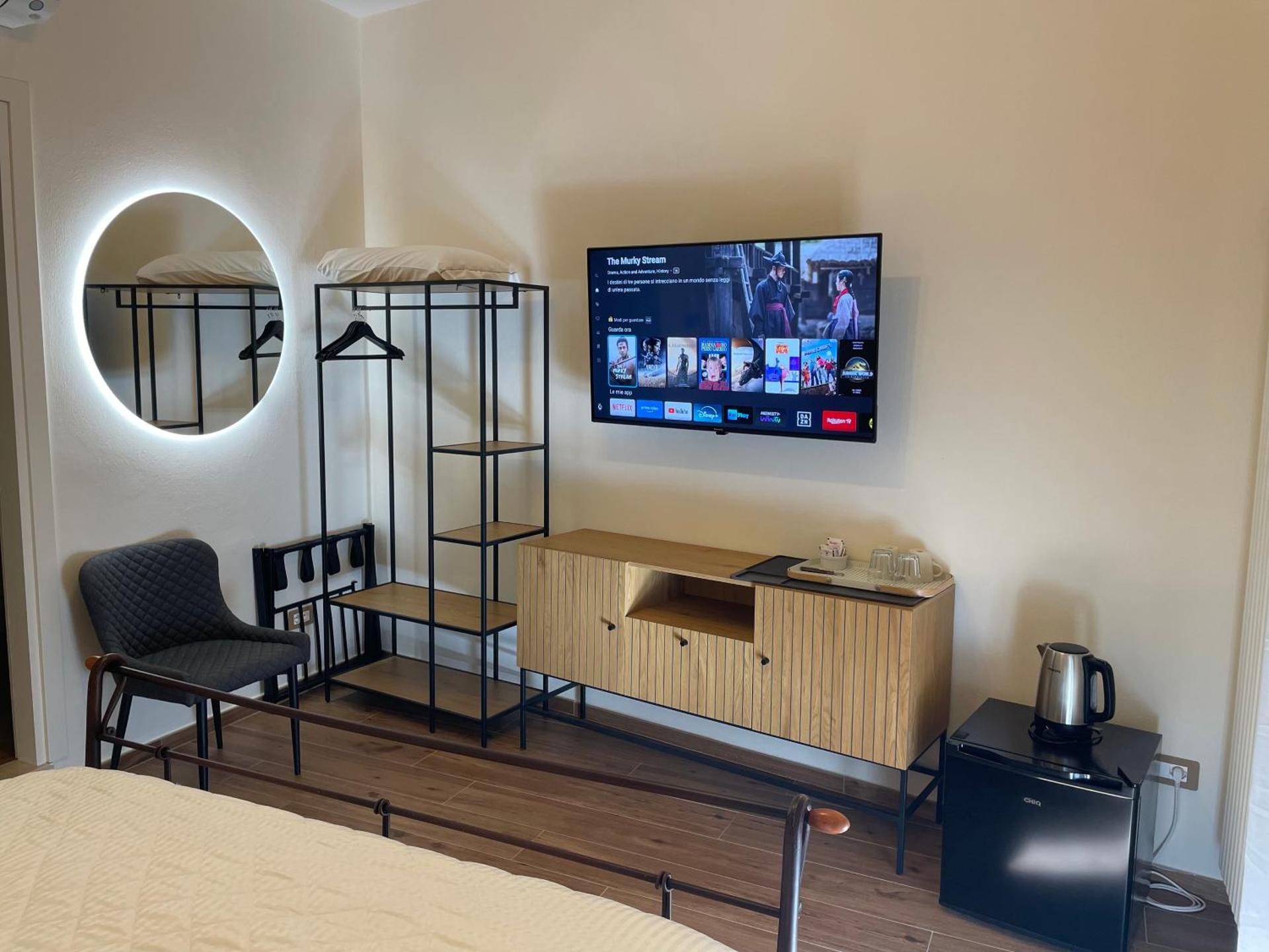 Communal lounge/ TV room