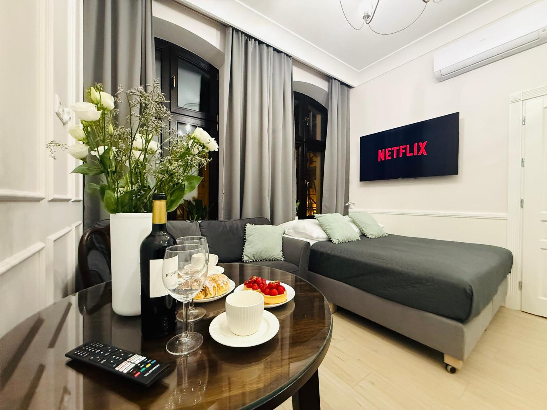 Studio Apartment with King Bed