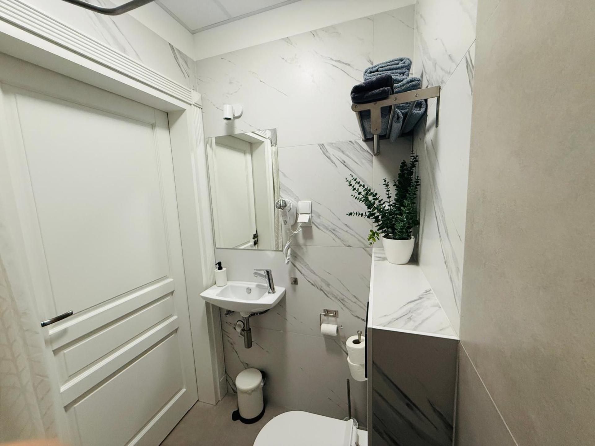 Studio Apartment with King Bed