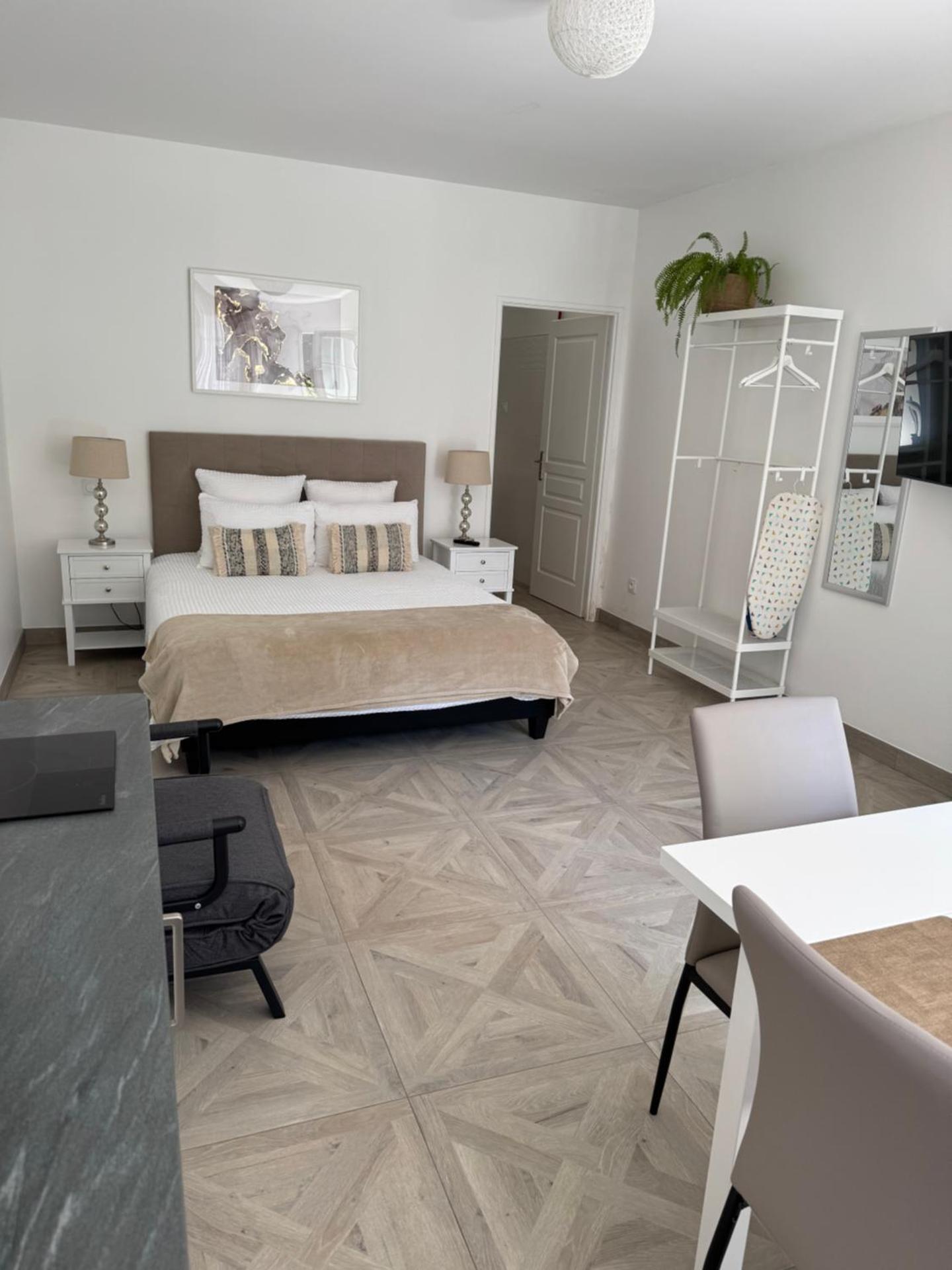 Manoir et Appartements avec piscine au Domaine de Bize Mirepoix