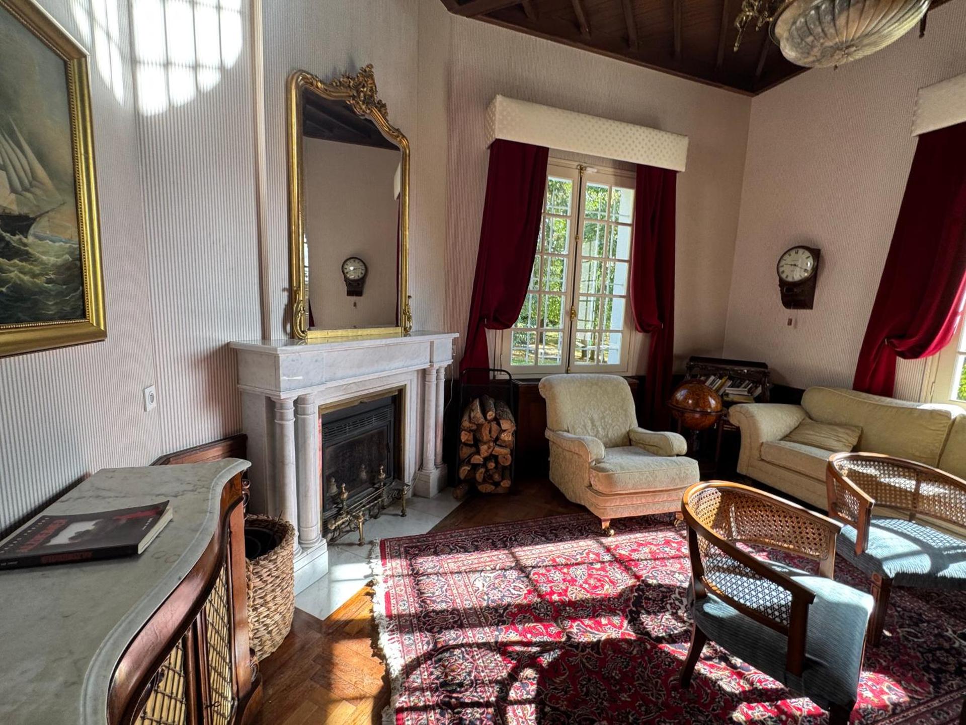 Manoir et Appartements avec piscine au Domaine de Bize Mirepoix