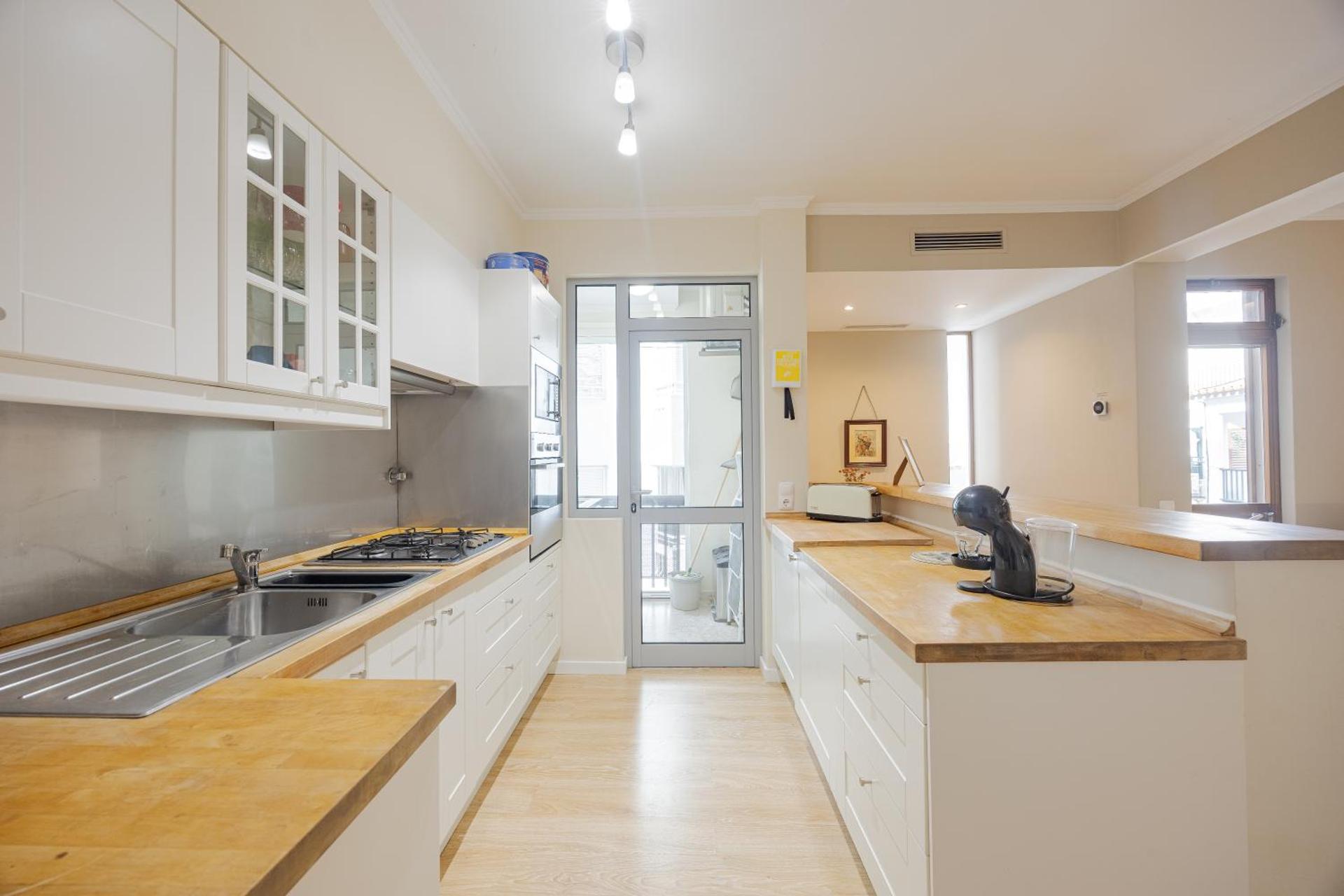 Central Funchal Apartment - GARDEN - Free Parking & AC