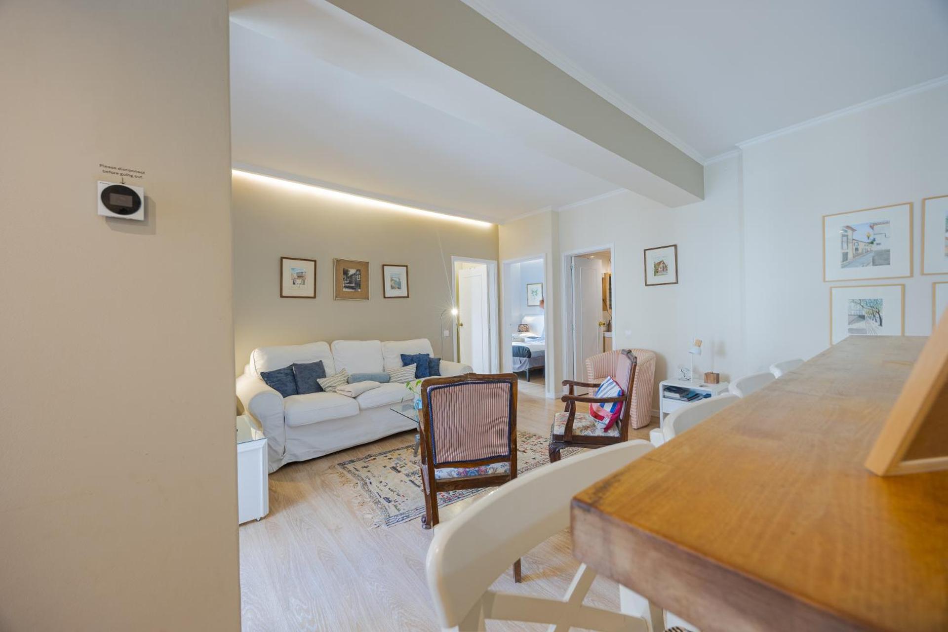 Central Funchal Apartment - GARDEN - Free Parking & AC