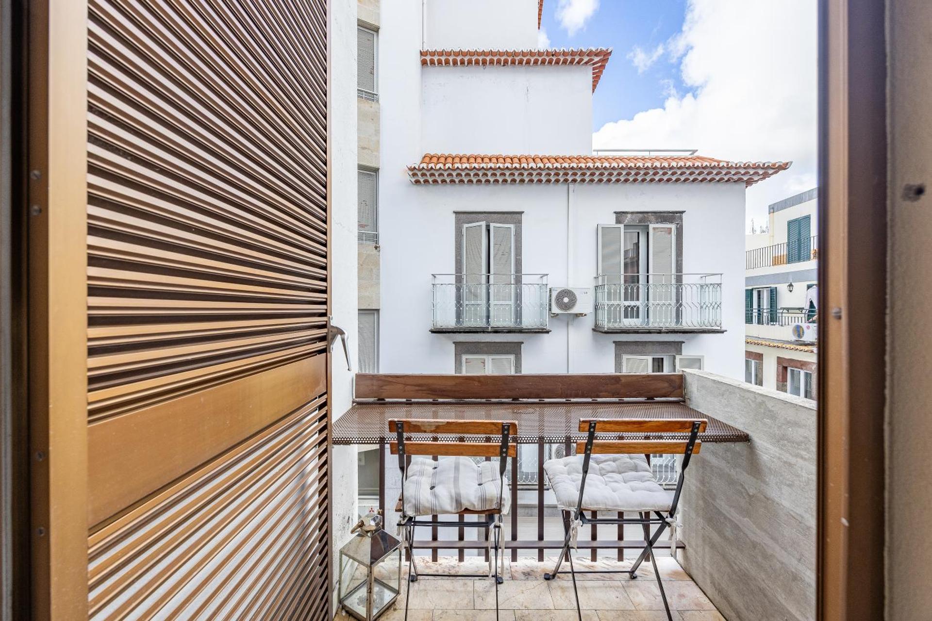 Central Funchal Apartment - GARDEN - Free Parking & AC