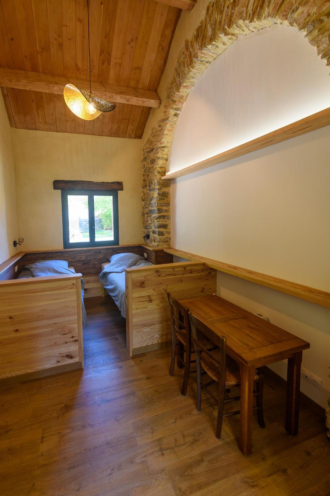 La Grange d'Emile gîtes, roulottes et piscine