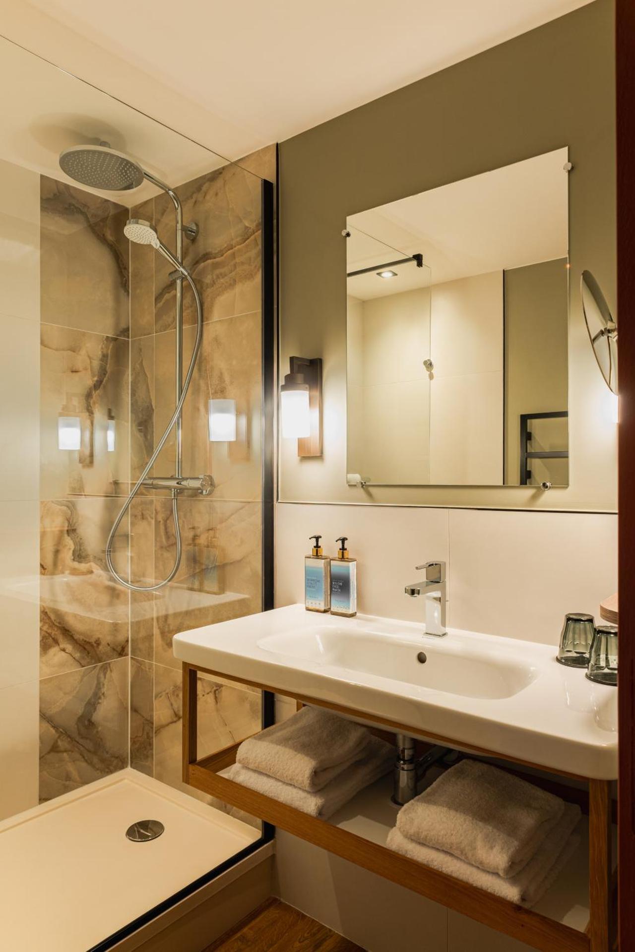  Classic Double Room with Garden View and Balcony