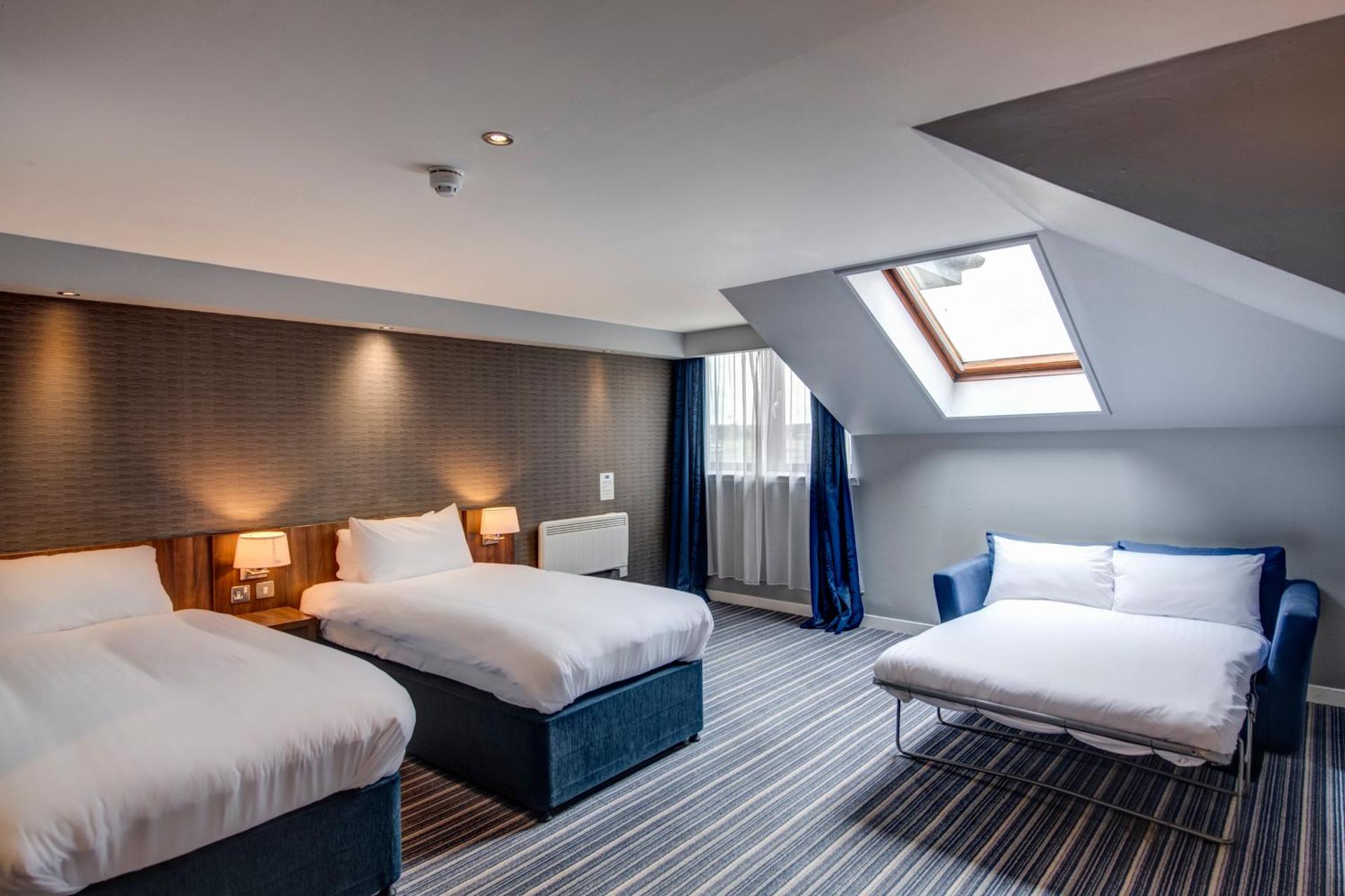 Holiday Inn Express Edinburgh Airport by IHG