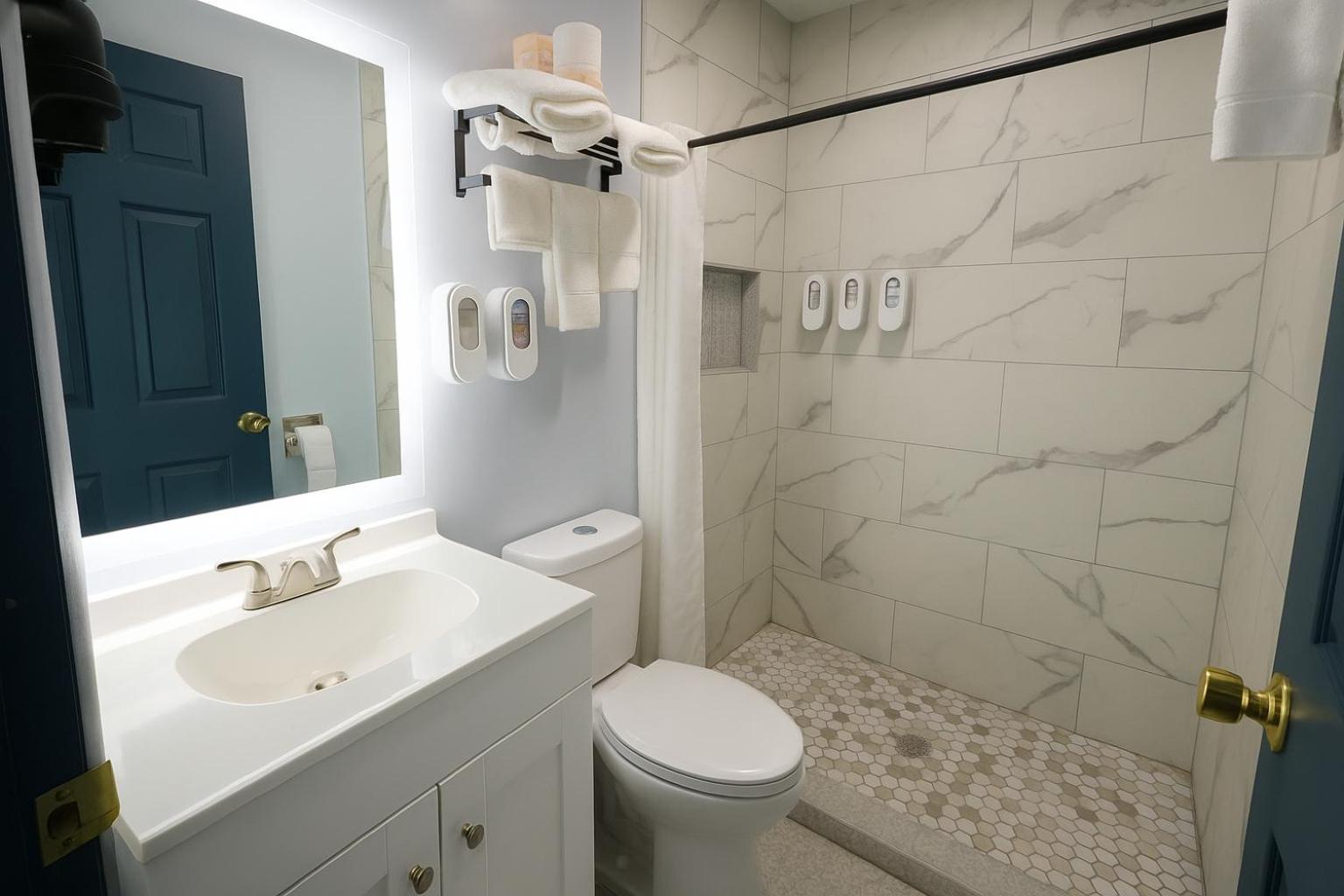 Hillsboro Inn & Suites