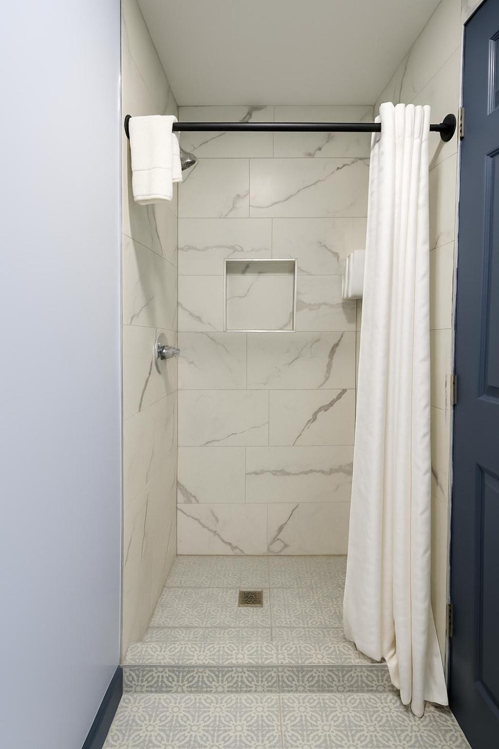 Hillsboro Inn & Suites